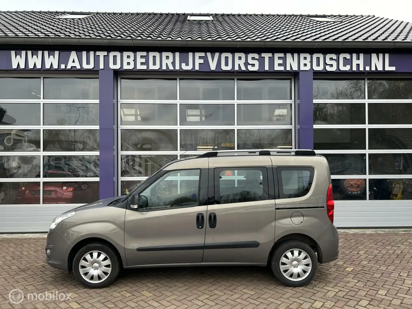 Opel Combo tour 1.4 TOUR * AIRCO * 5 PERSOONS * Gris - 2