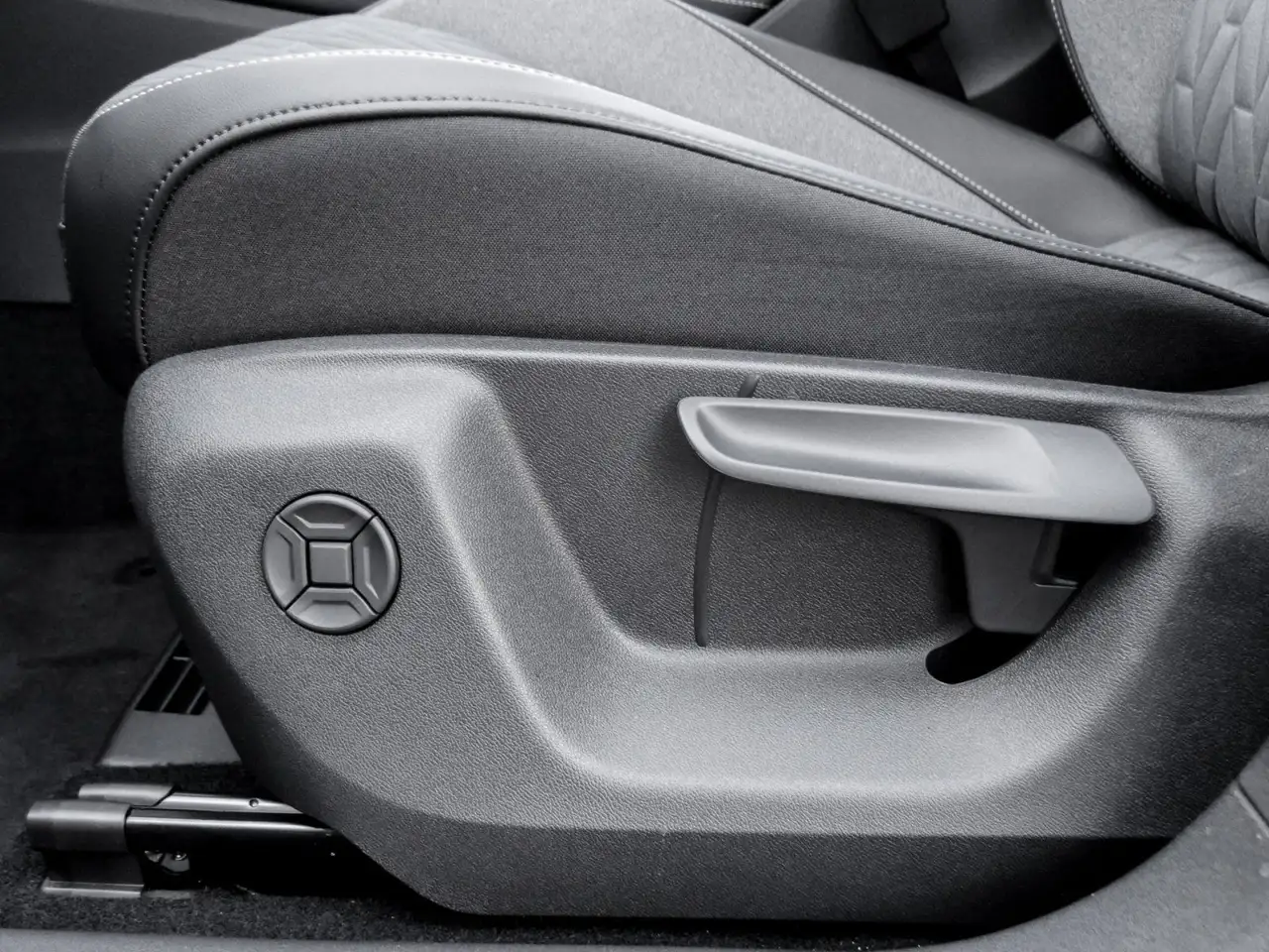 Volkswagen Tiguan 1.5 eTSI GOAL ACC AHK LED KAMERA NAVI 16