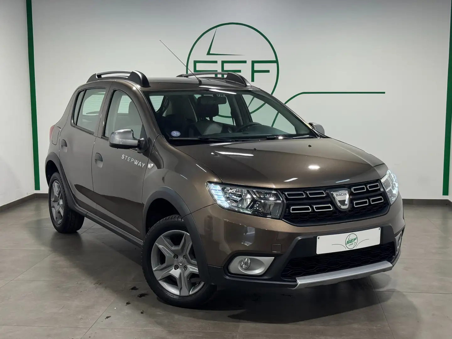 Dacia Sandero ** Stepway ** 0.9 TCe ** Garantie 12 mois ** Brun - 1