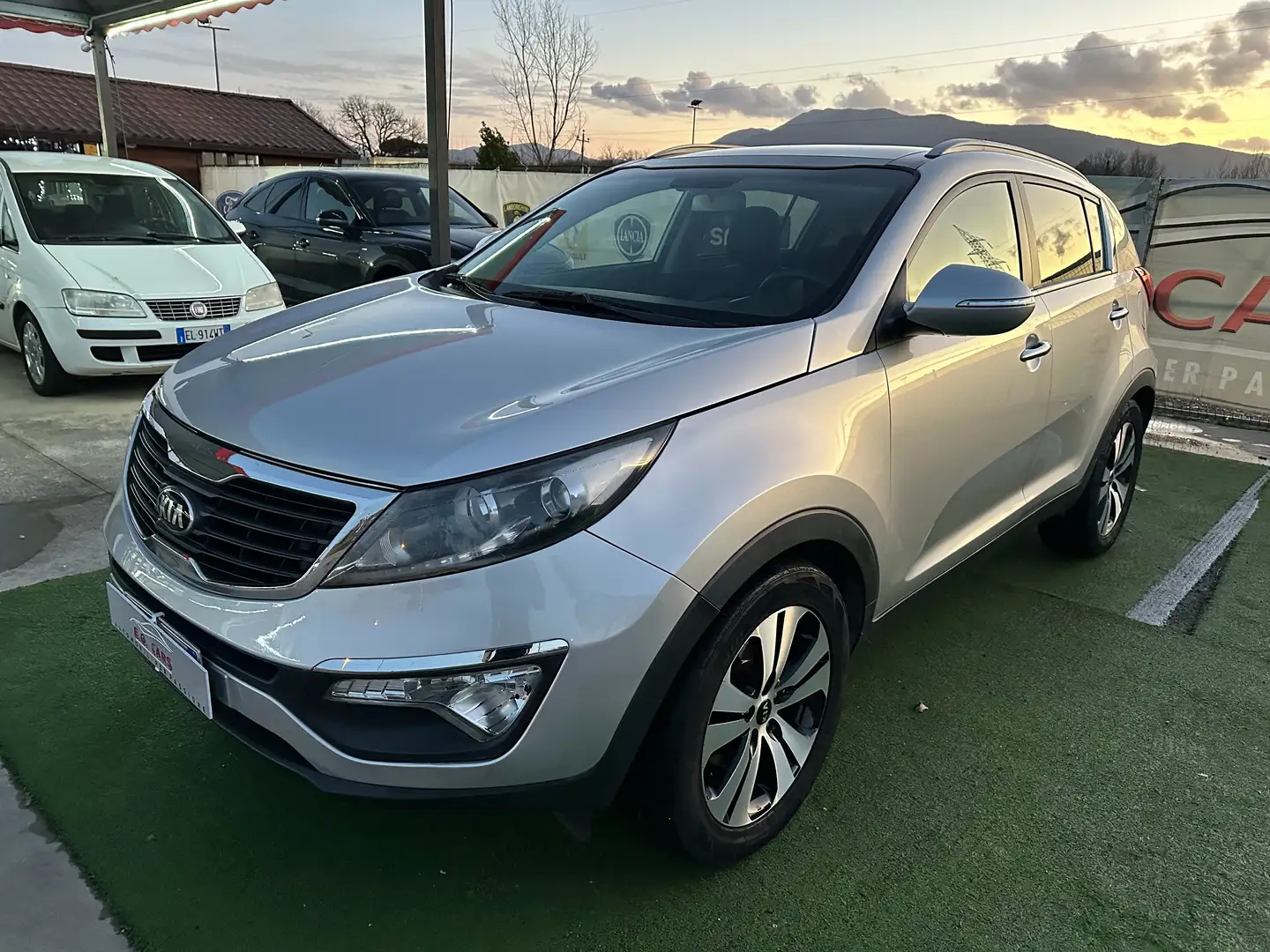 Kia Sportage 1.7CRDI*TETTO*LED*PELLE*BLUETOOTH*2WD* Šedá - 1