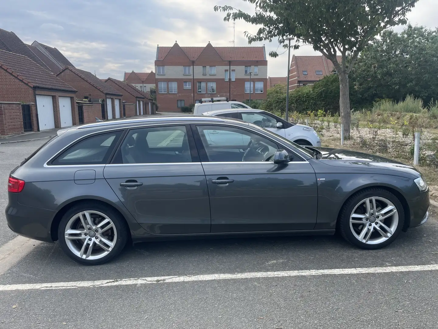 Audi A4 A4 Avant 2.0 TDI 150 S Line Multitronic A Šedá - 1