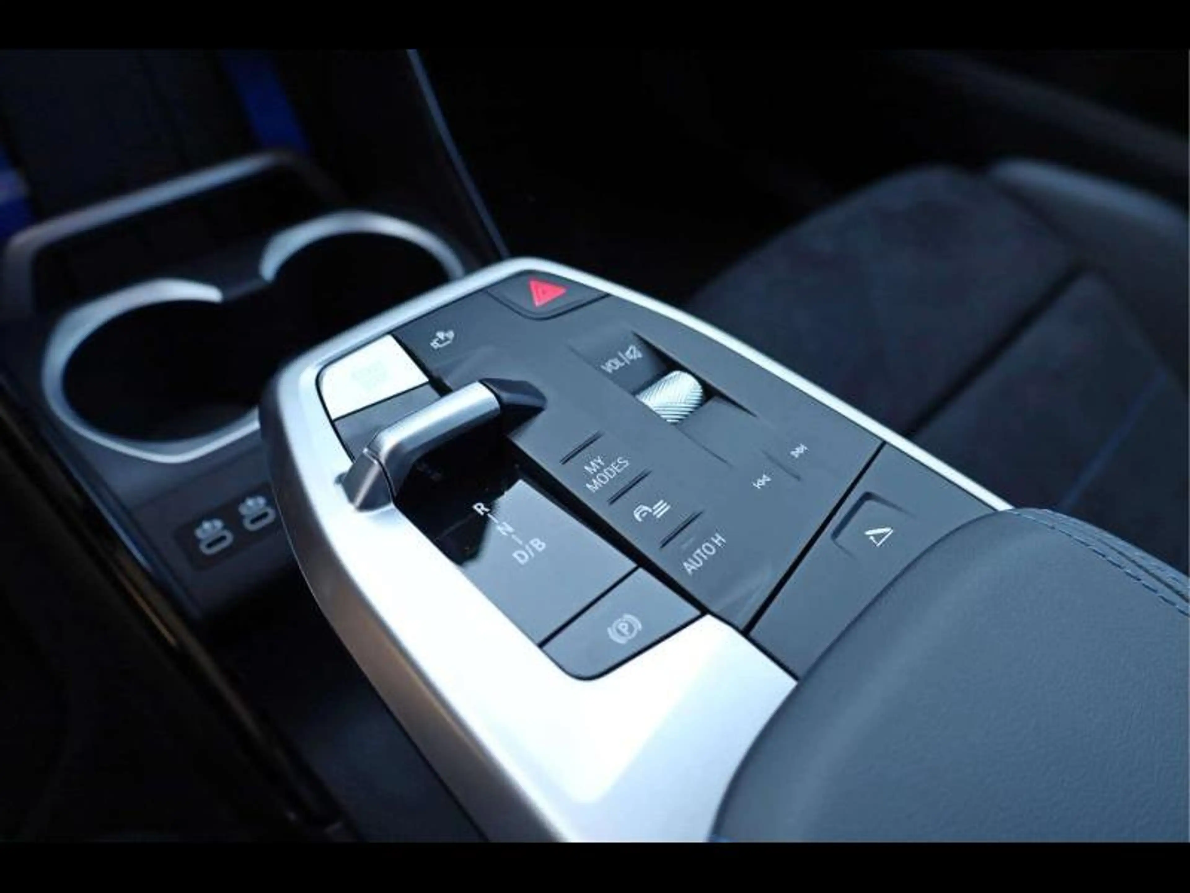 BMW iX2 eDrive20 Kit M Sport — photo 12