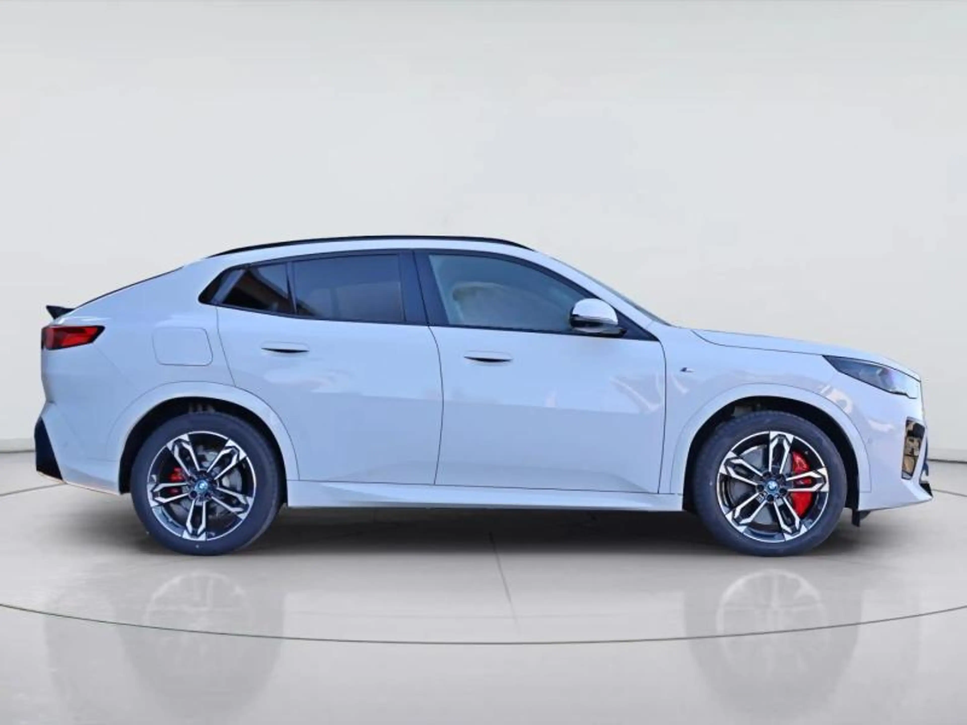 BMW iX2 eDrive20 Kit M Sport — photo 3