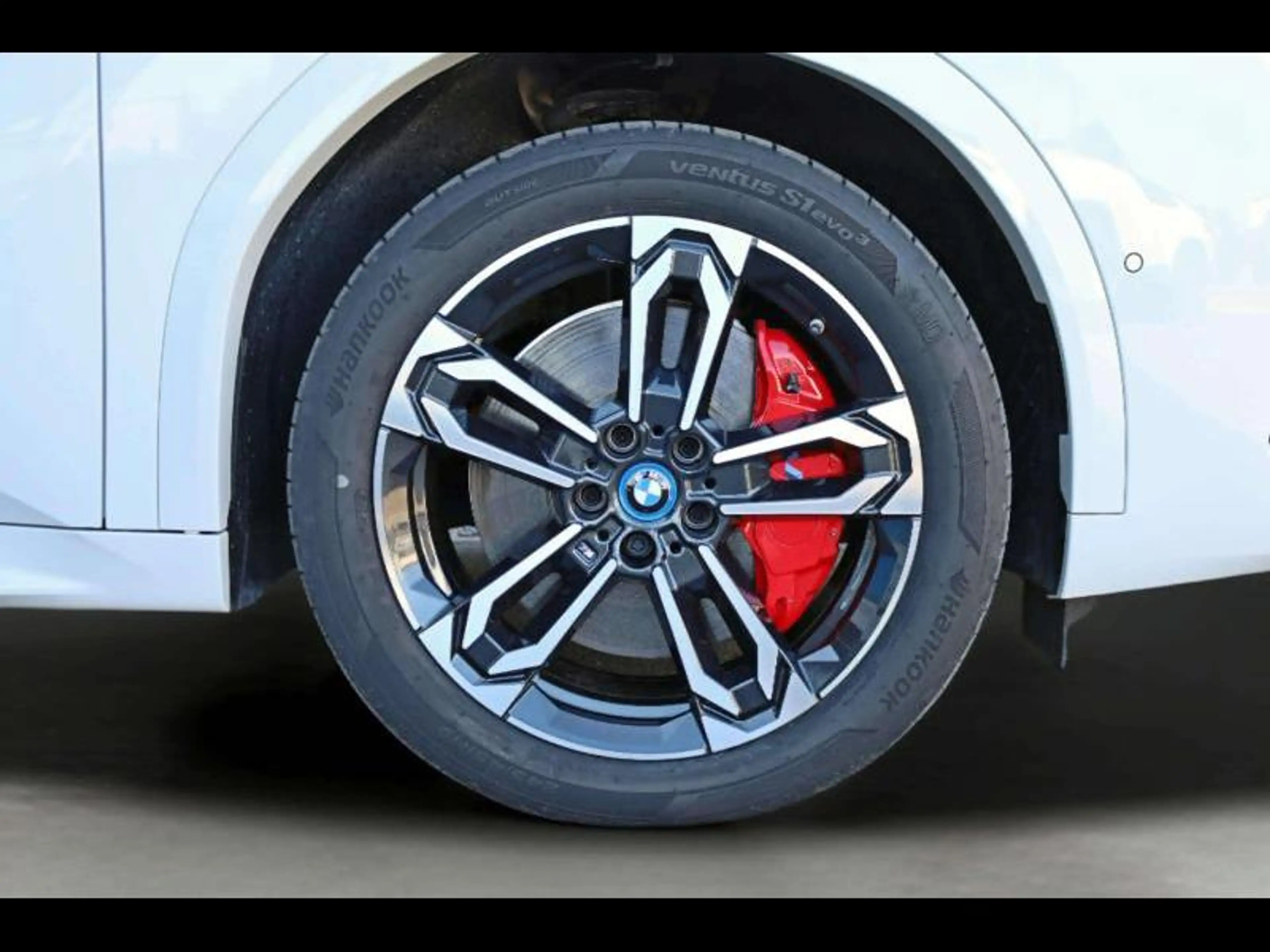 BMW iX2 eDrive20 Kit M Sport — photo 8