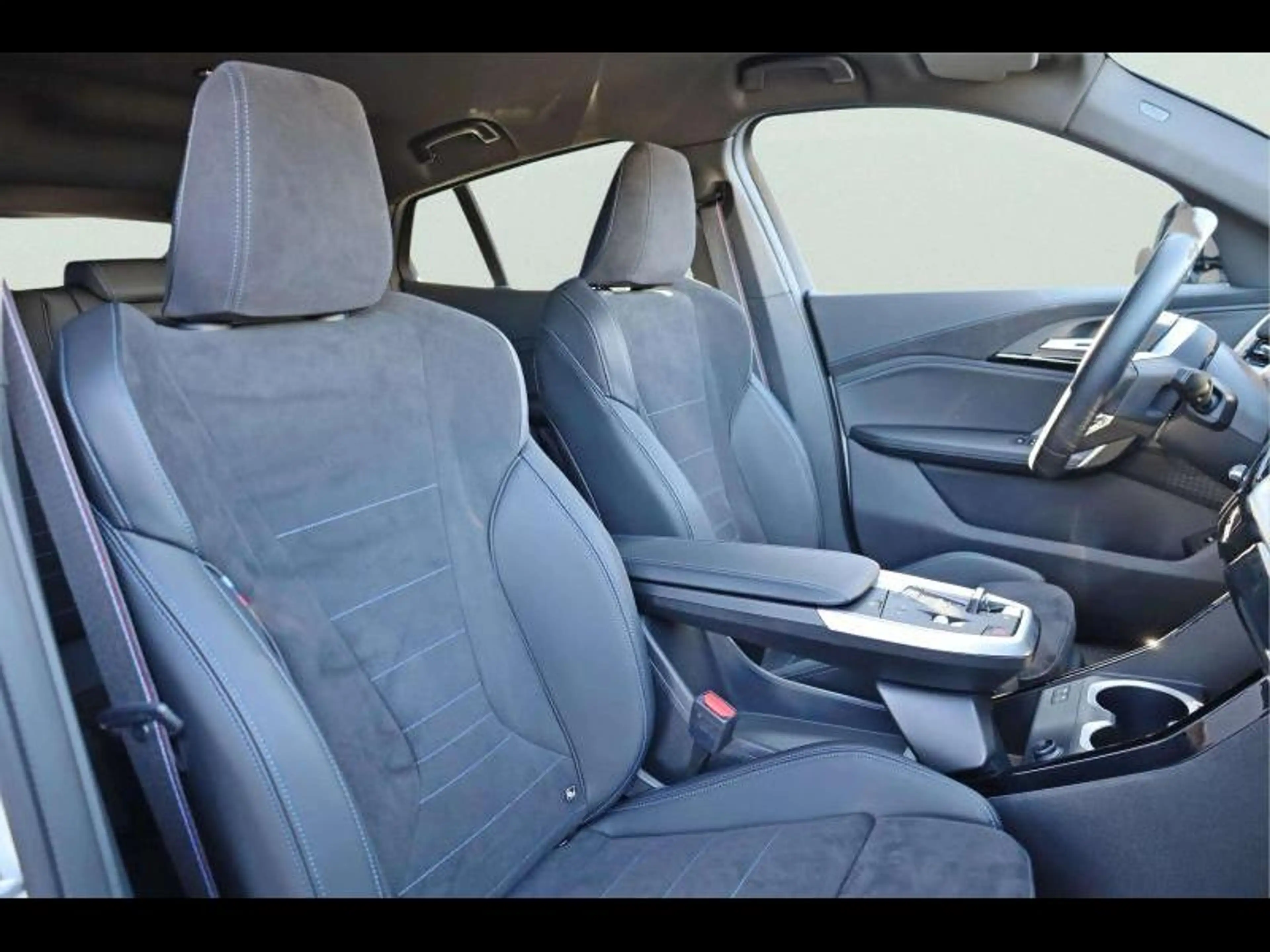 BMW iX2 eDrive20 Kit M Sport — photo 11