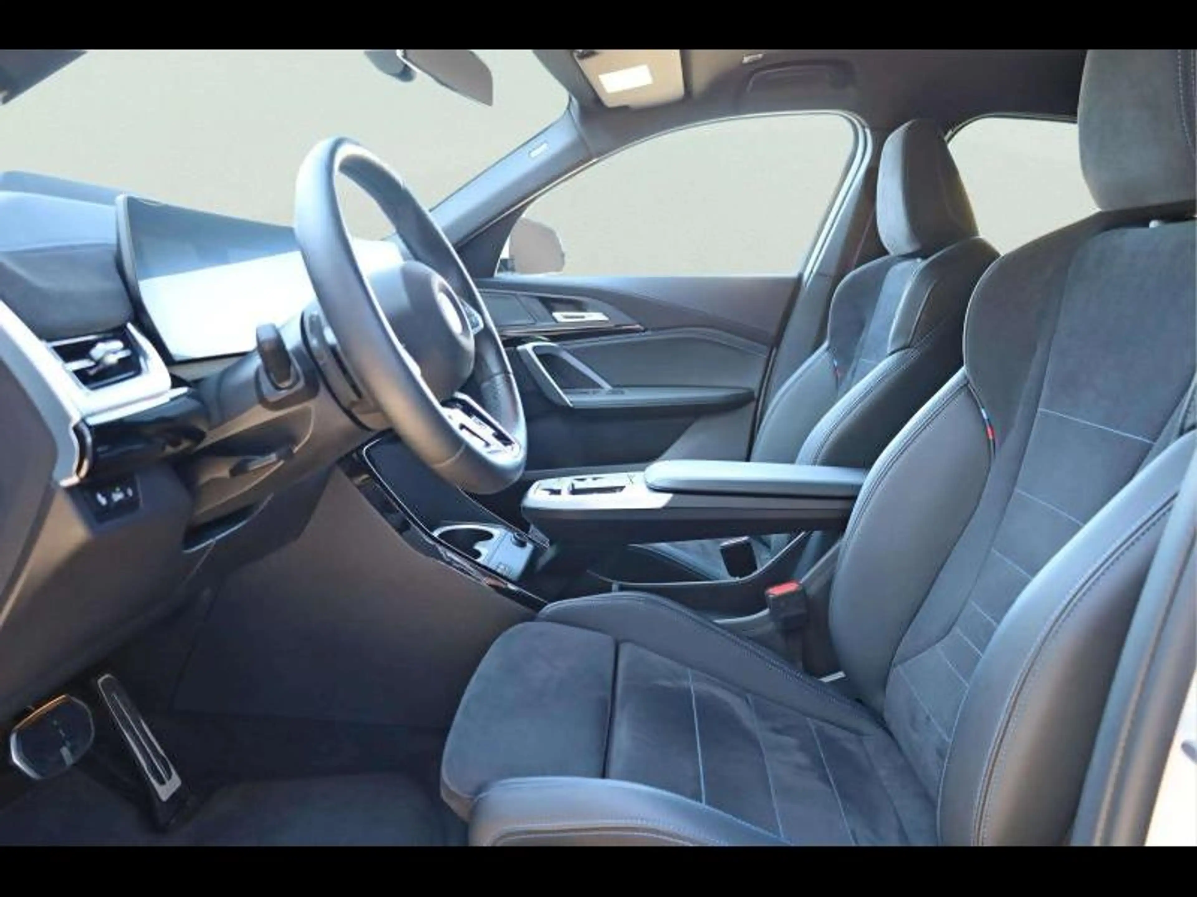 BMW iX2 eDrive20 Kit M Sport — photo 9