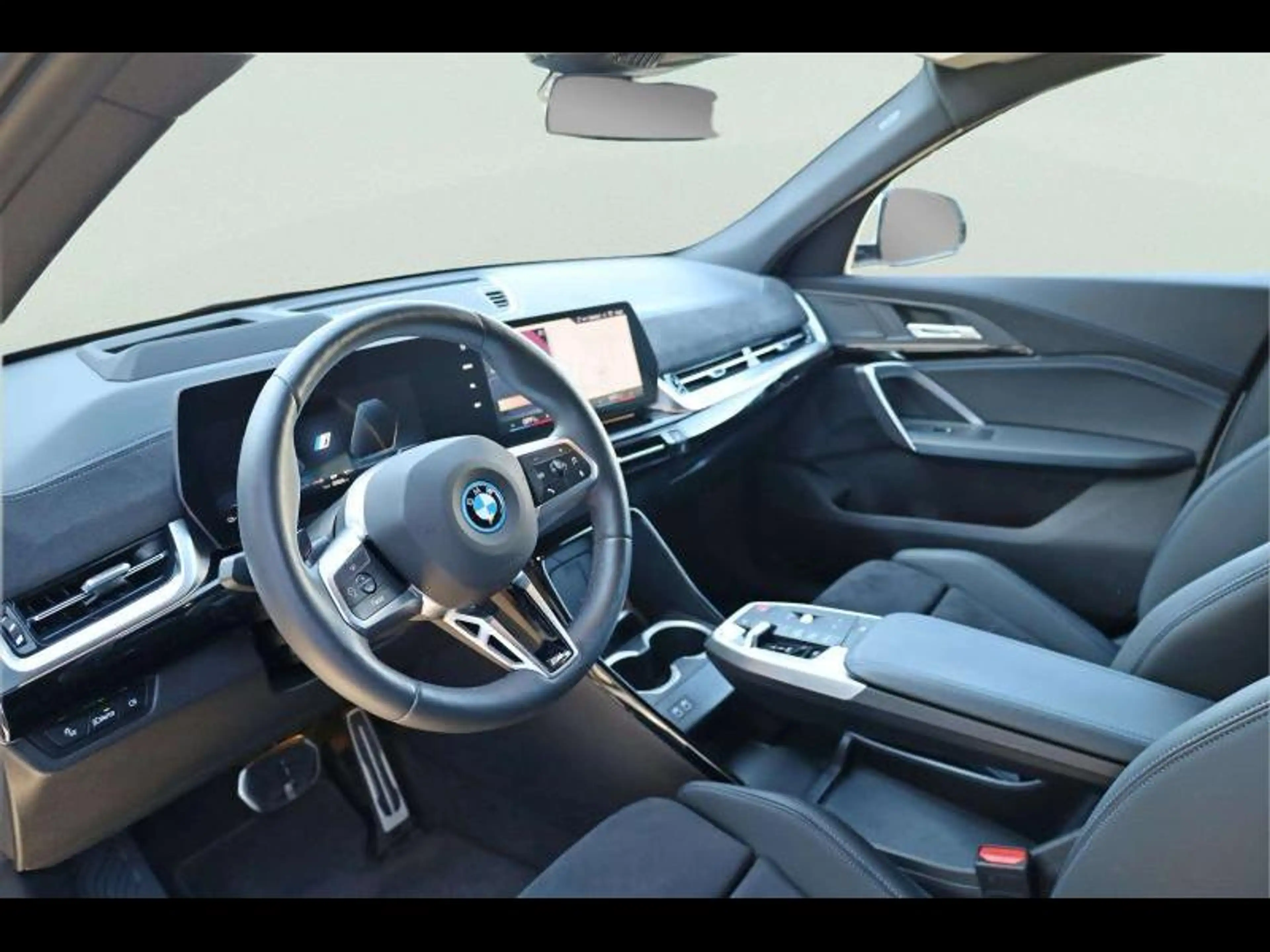 BMW iX2 eDrive20 Kit M Sport — photo 6