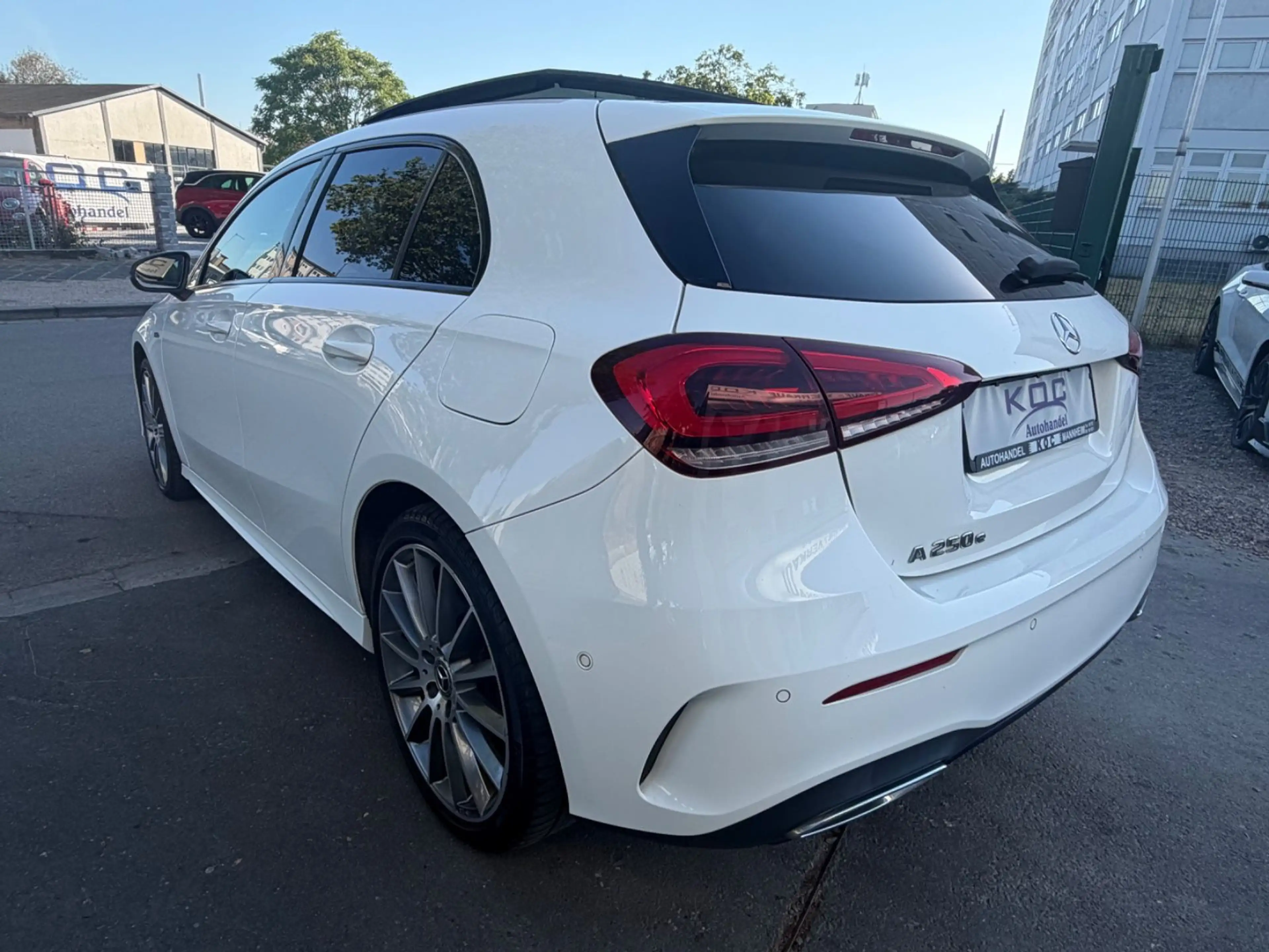 Mercedes-Benz A 250 e / Panorama — photo 5