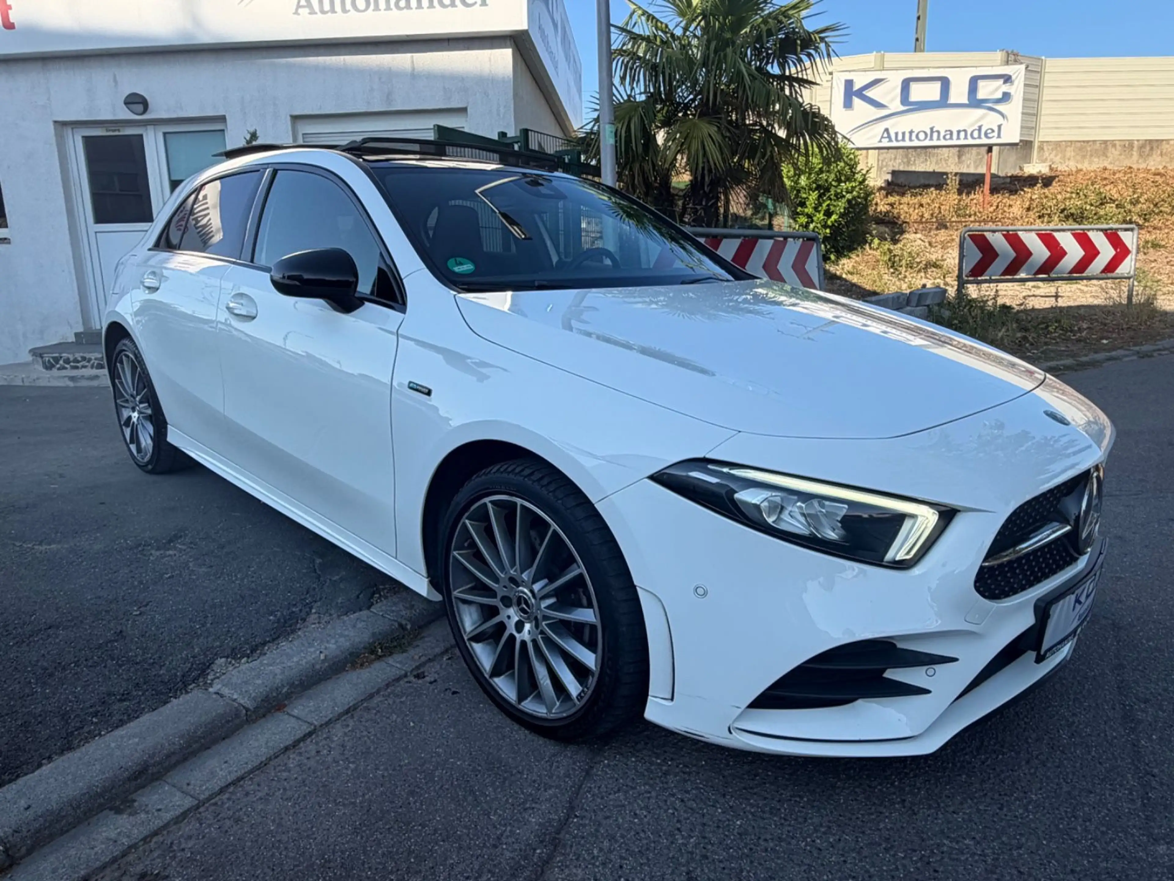 Mercedes-Benz A 250 e / Panorama — photo 2