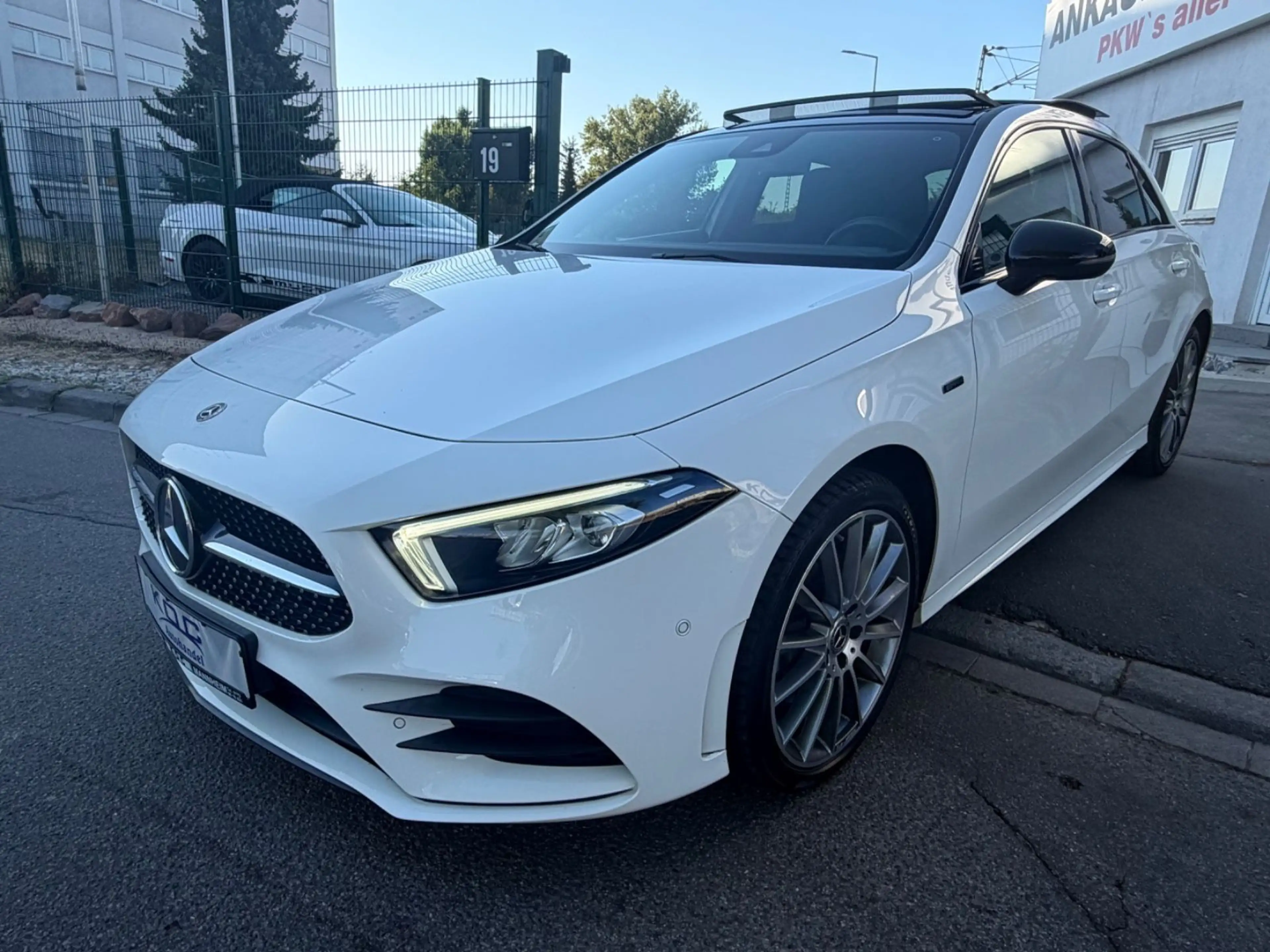Mercedes-Benz A 250 e / Panorama — photo 4