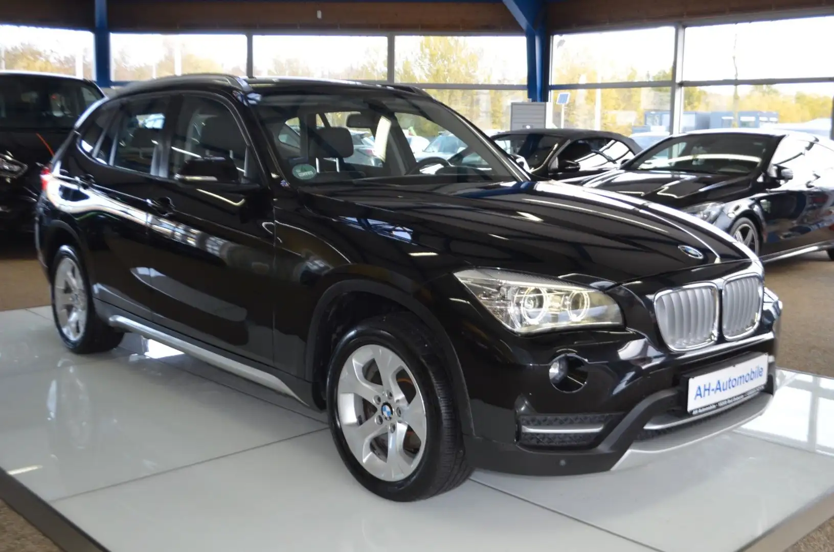 BMW X1 18 d xDrive AUTOMATIK / XENON / NAVI / LEDER Schwarz - 2