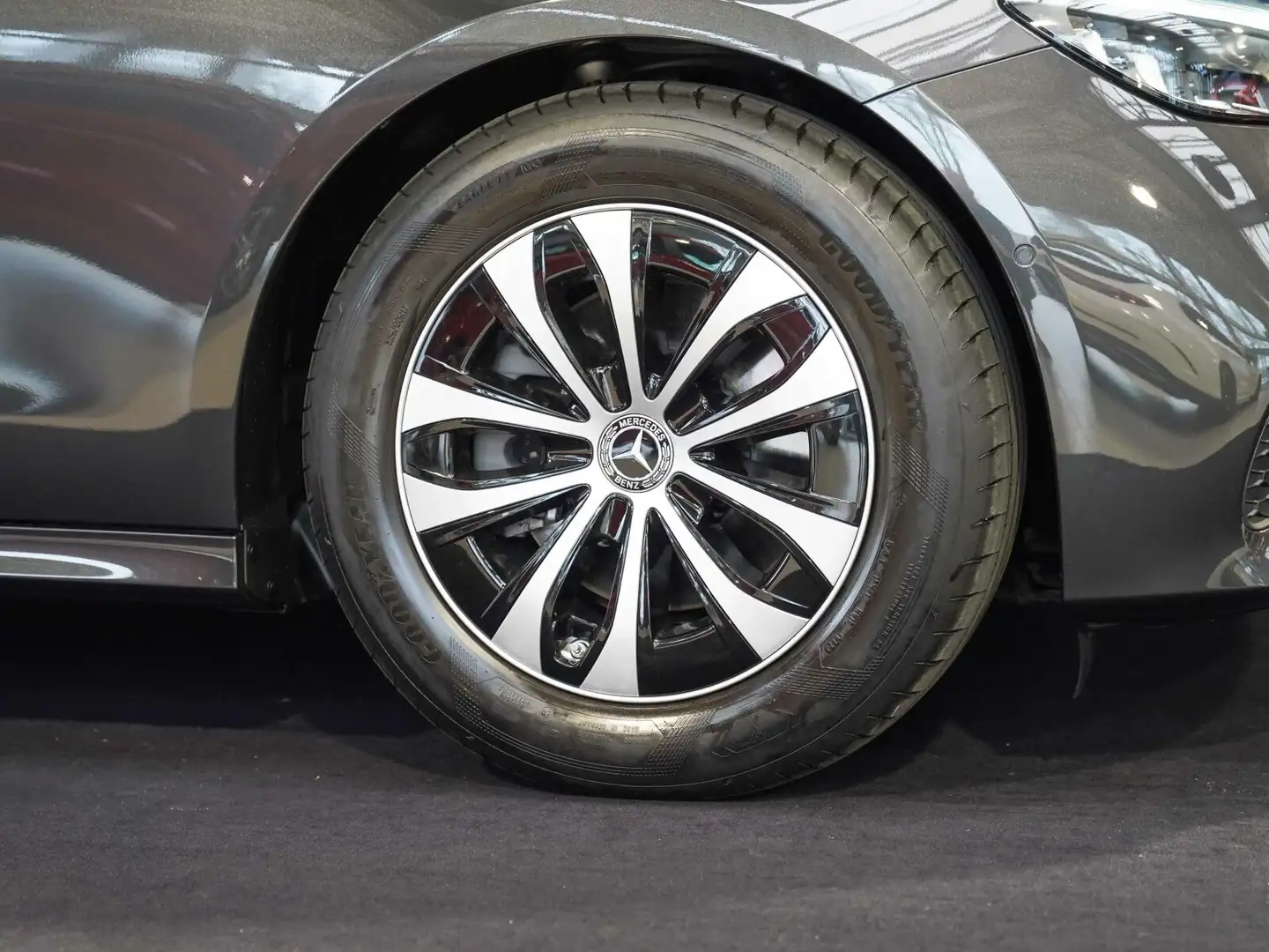 Mercedes-Benz E 220 E 220 d T AVANTGARDE DISTRONIC KEYLESS-GO Esche Серый - 2