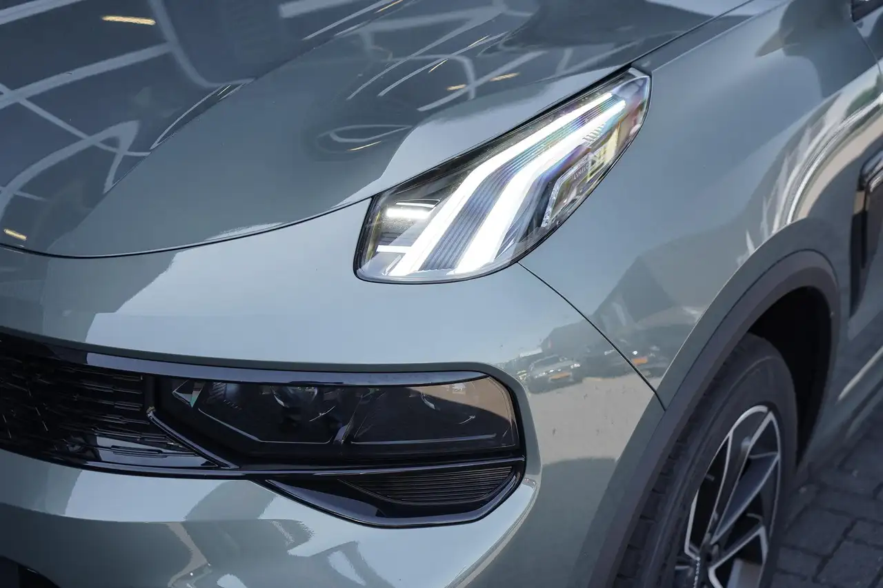 Lynk & Co 01