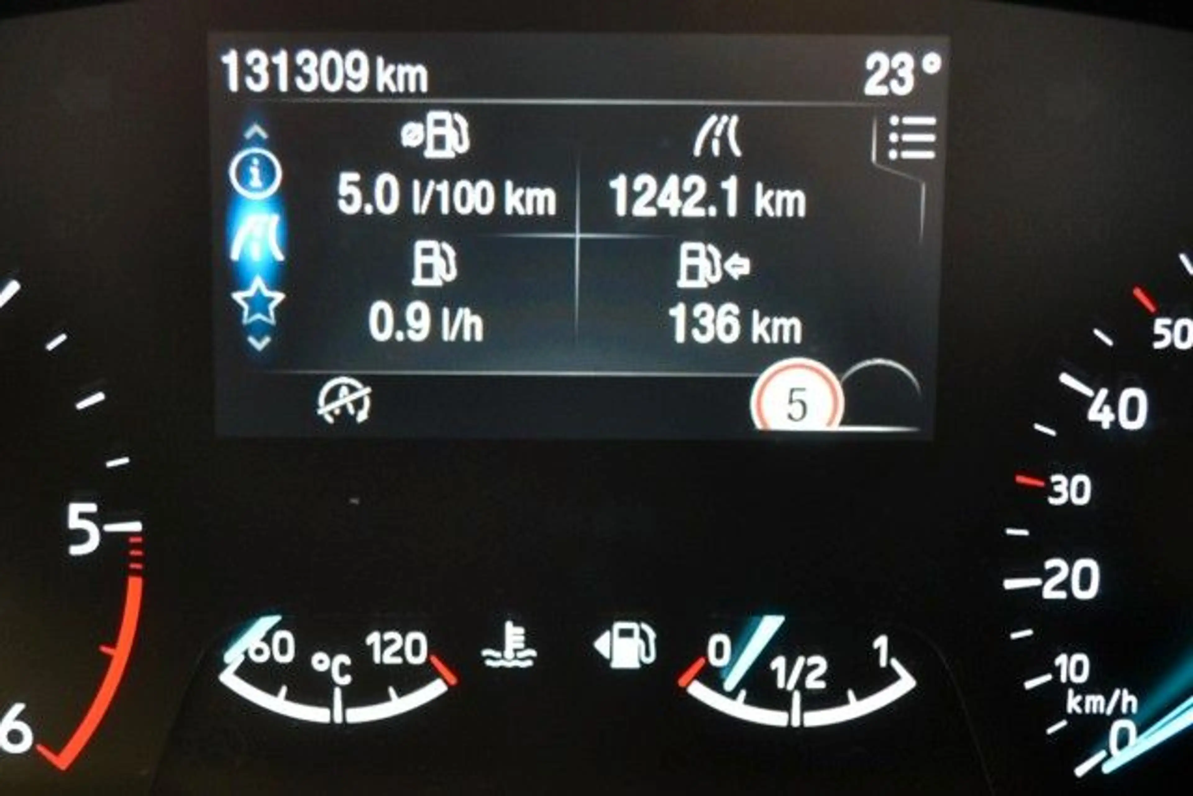 Ford Focus Lim. ST-Line Sync4 Kamera Facelift — photo 10