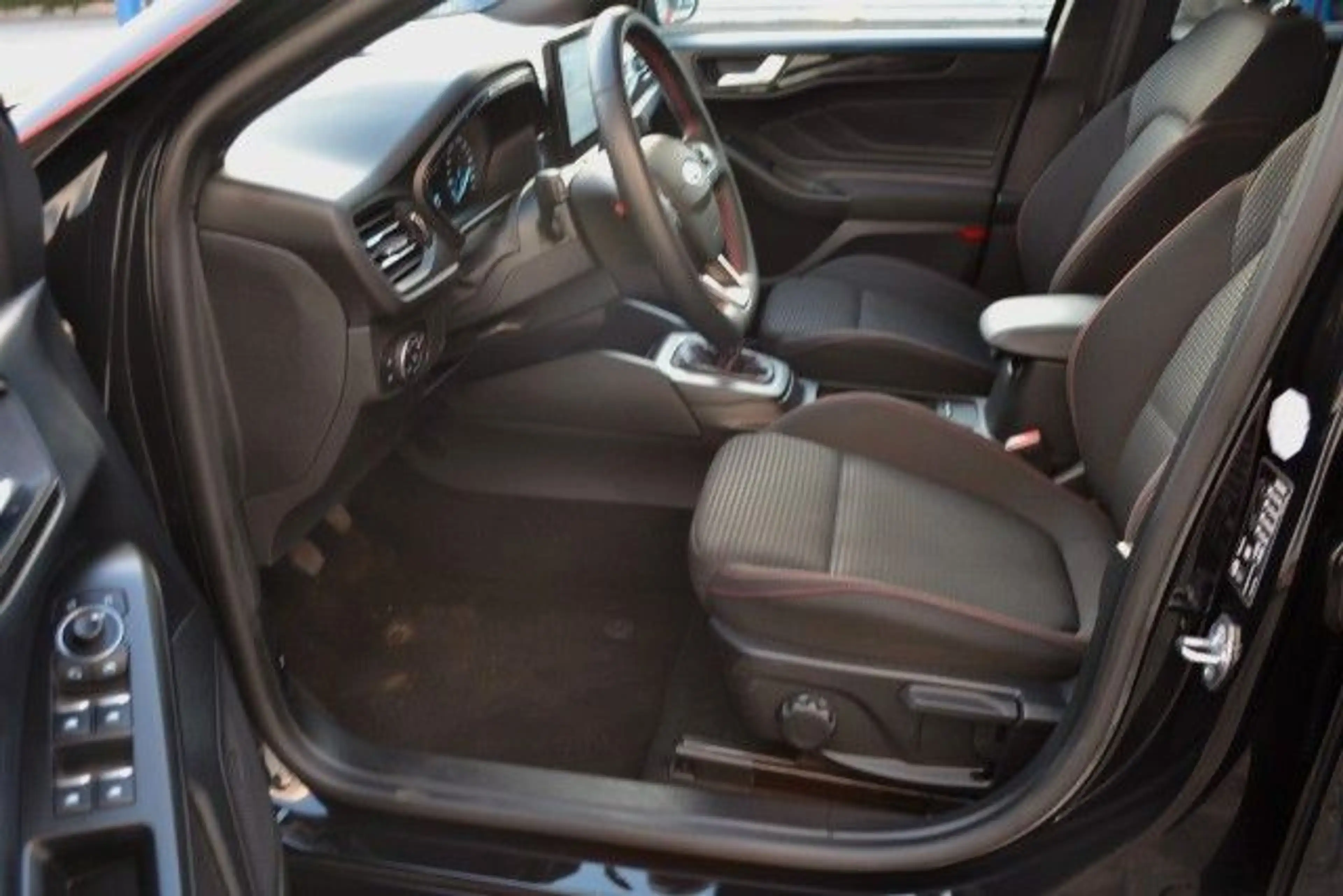 Ford Focus Lim. ST-Line Sync4 Kamera Facelift — photo 7