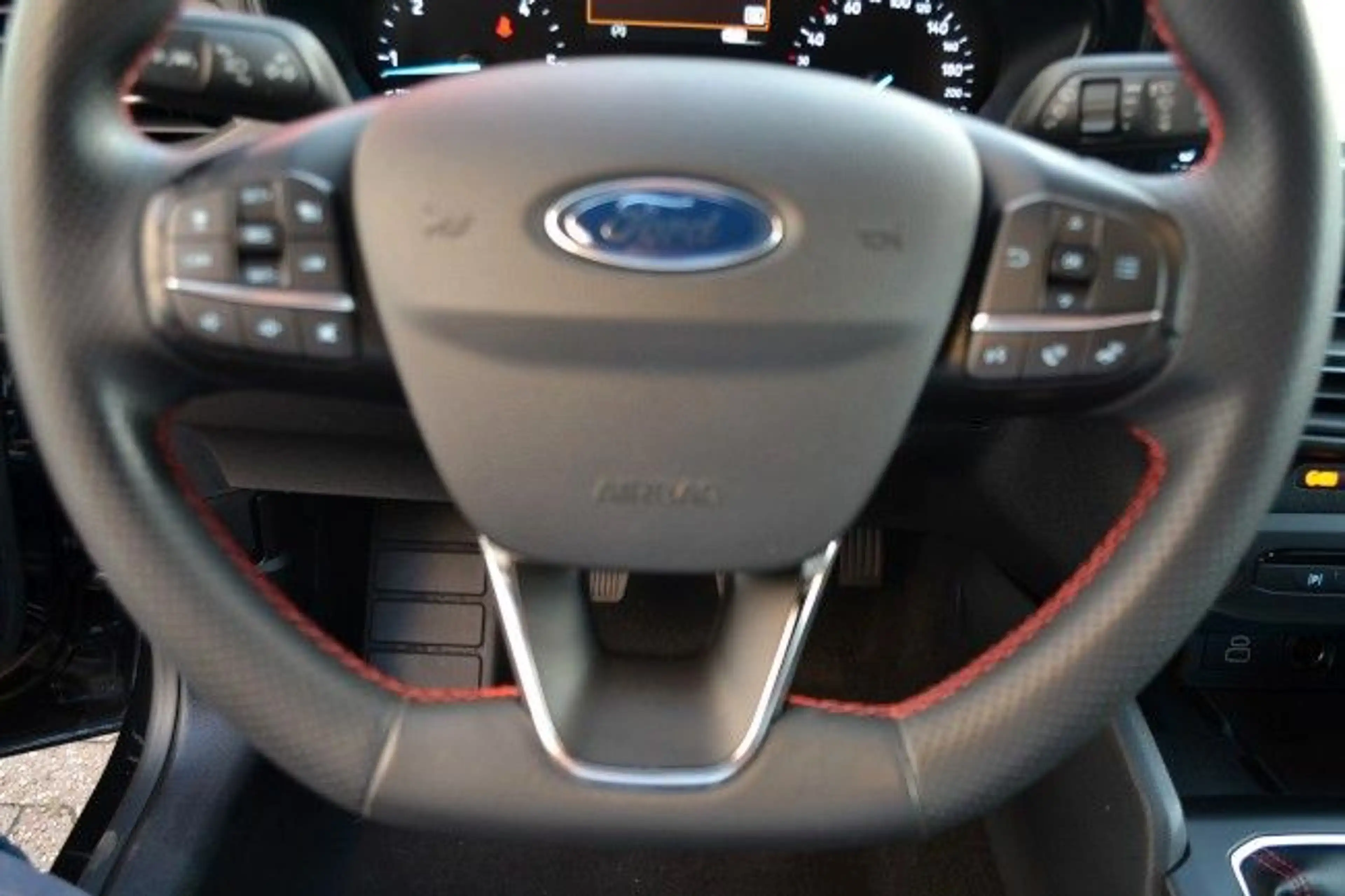 Ford Focus Lim. ST-Line Sync4 Kamera Facelift — photo 9