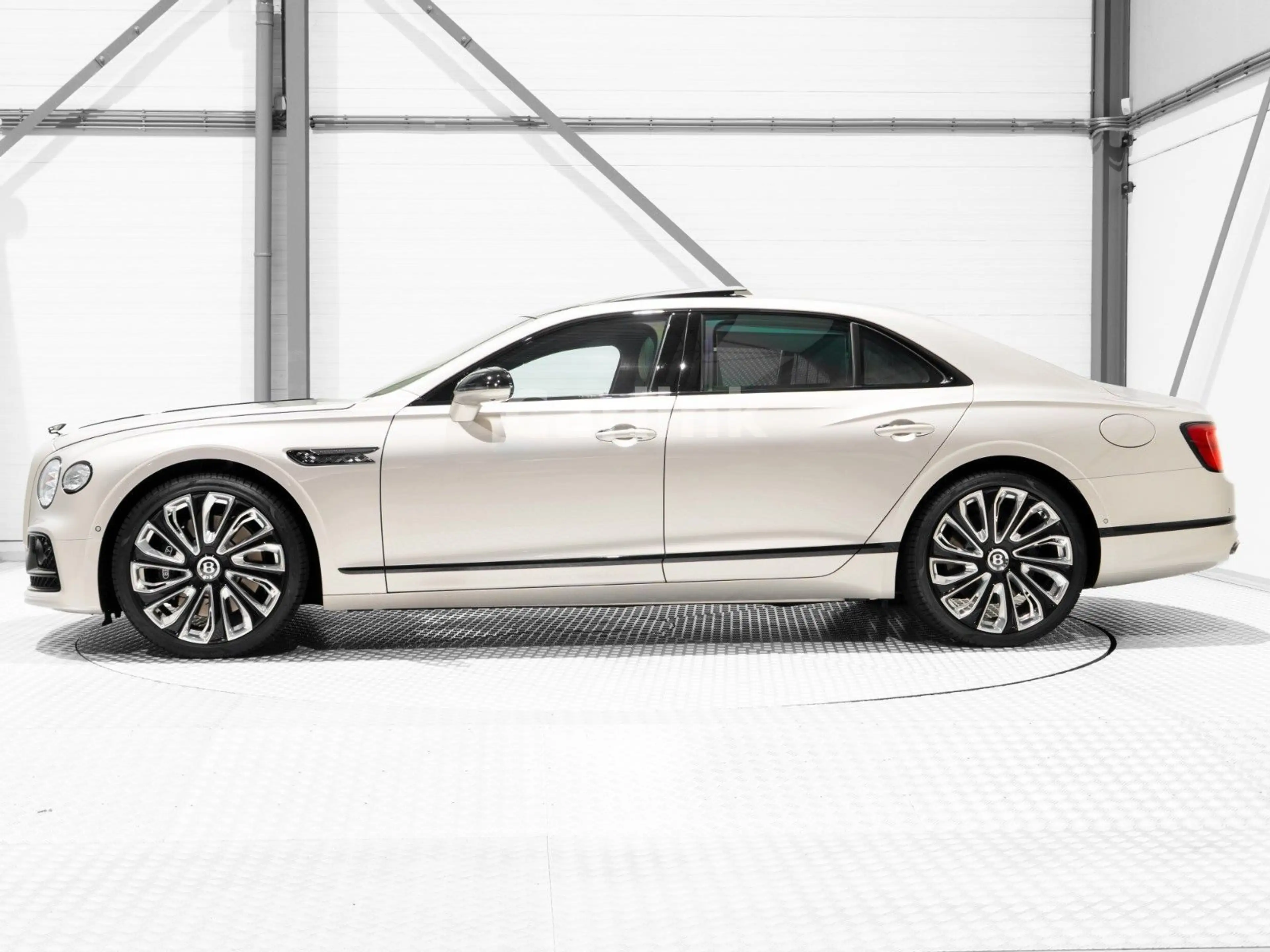 Bentley Flying Spur Mulliner Hybrid V6 -4 SEAT EXECUTIVE — photo 2