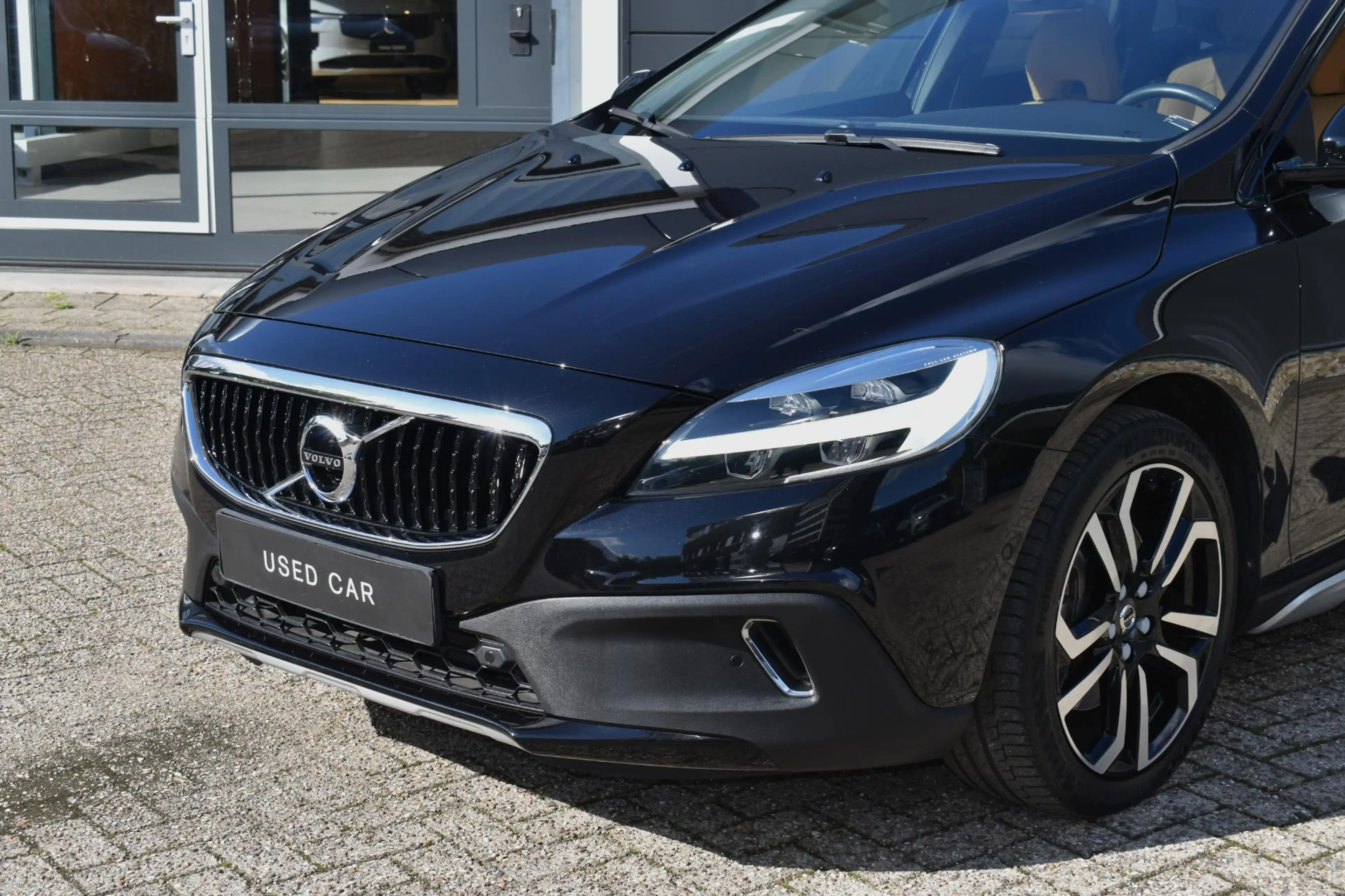 Volvo V40 Cross Country T3 Polar+ Luxury Amber Licht interieur | Panoramad — photo 5