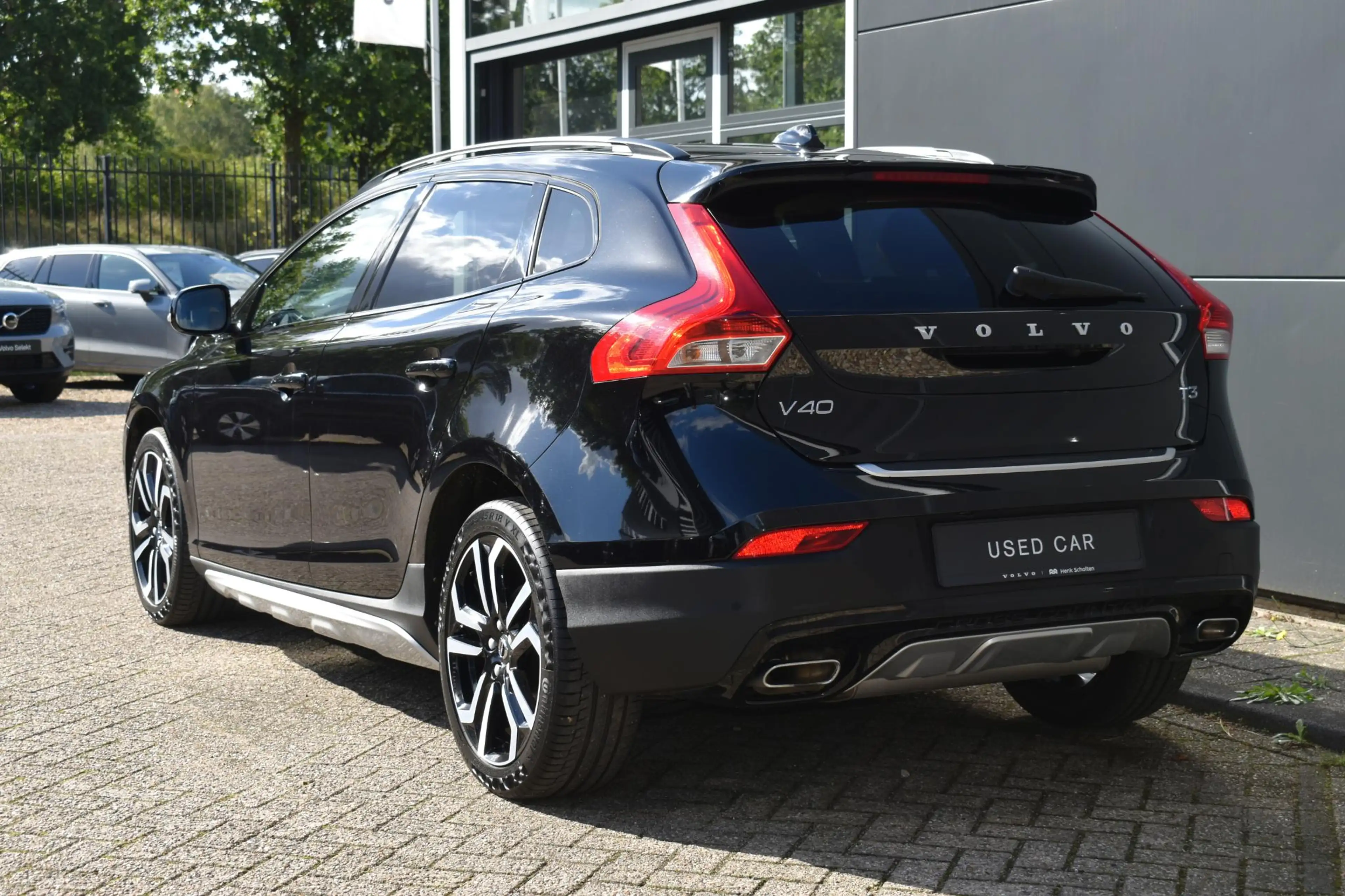 Volvo V40 Cross Country T3 Polar+ Luxury Amber Licht interieur | Panoramad — photo 2