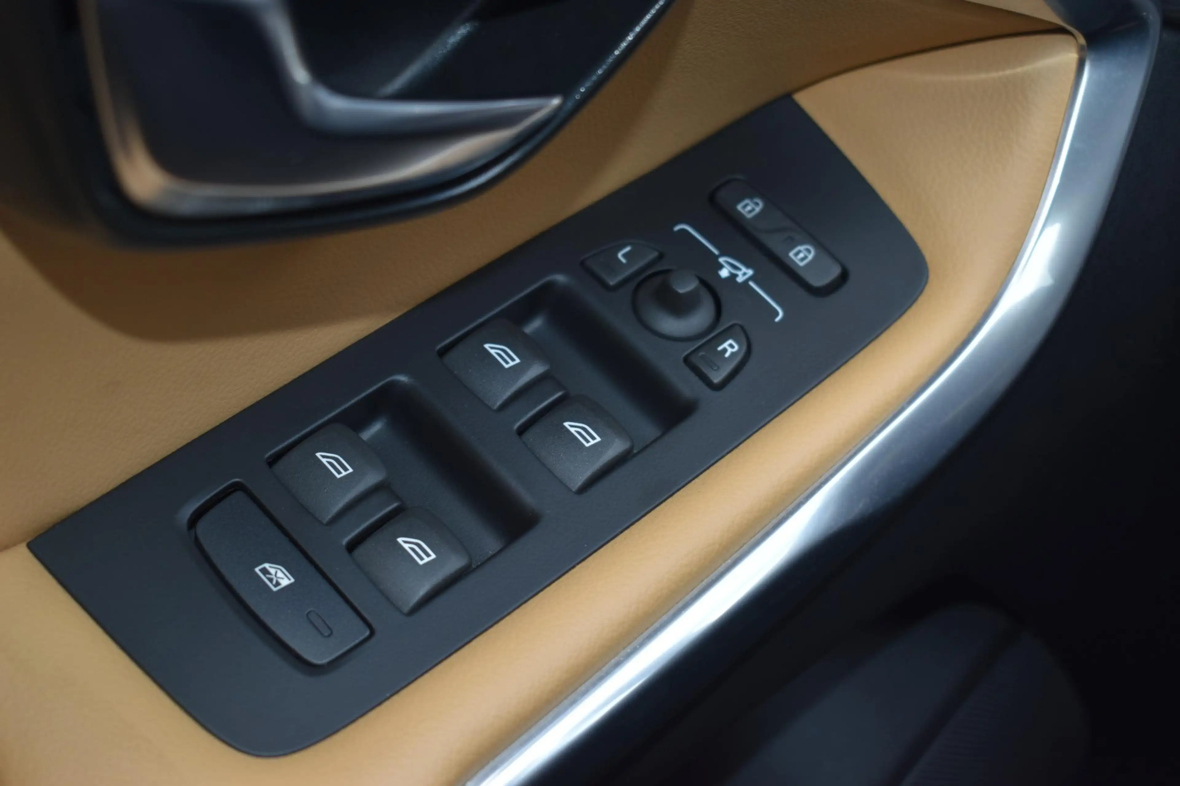 Volvo V40 Cross Country T3 Polar+ Luxury Amber Licht interieur | Panoramad — photo 13
