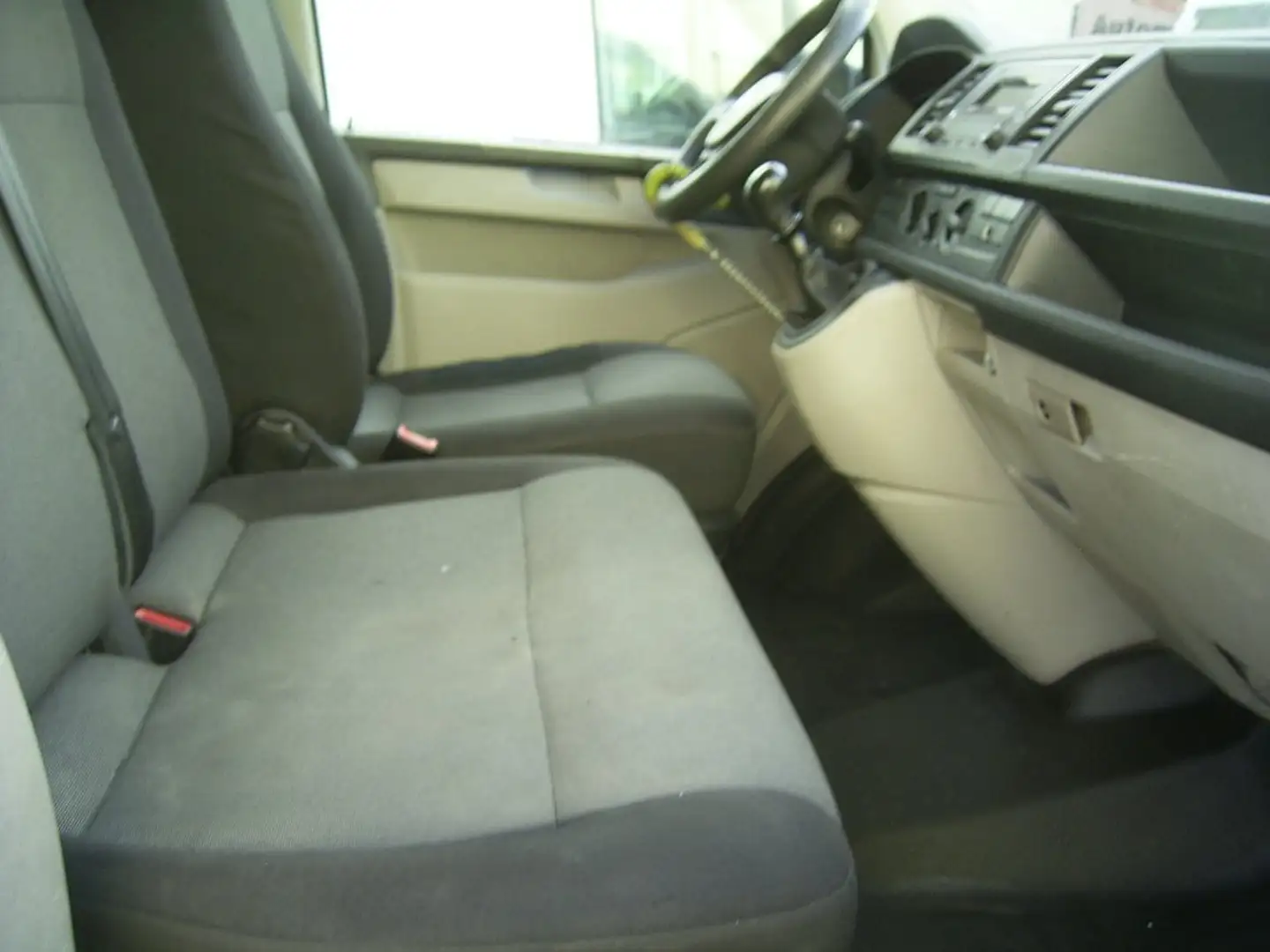 Volkswagen T5 Transporter 2.Hand Euro 5 AHK2500kg Netto 5880 Amarillo - 2