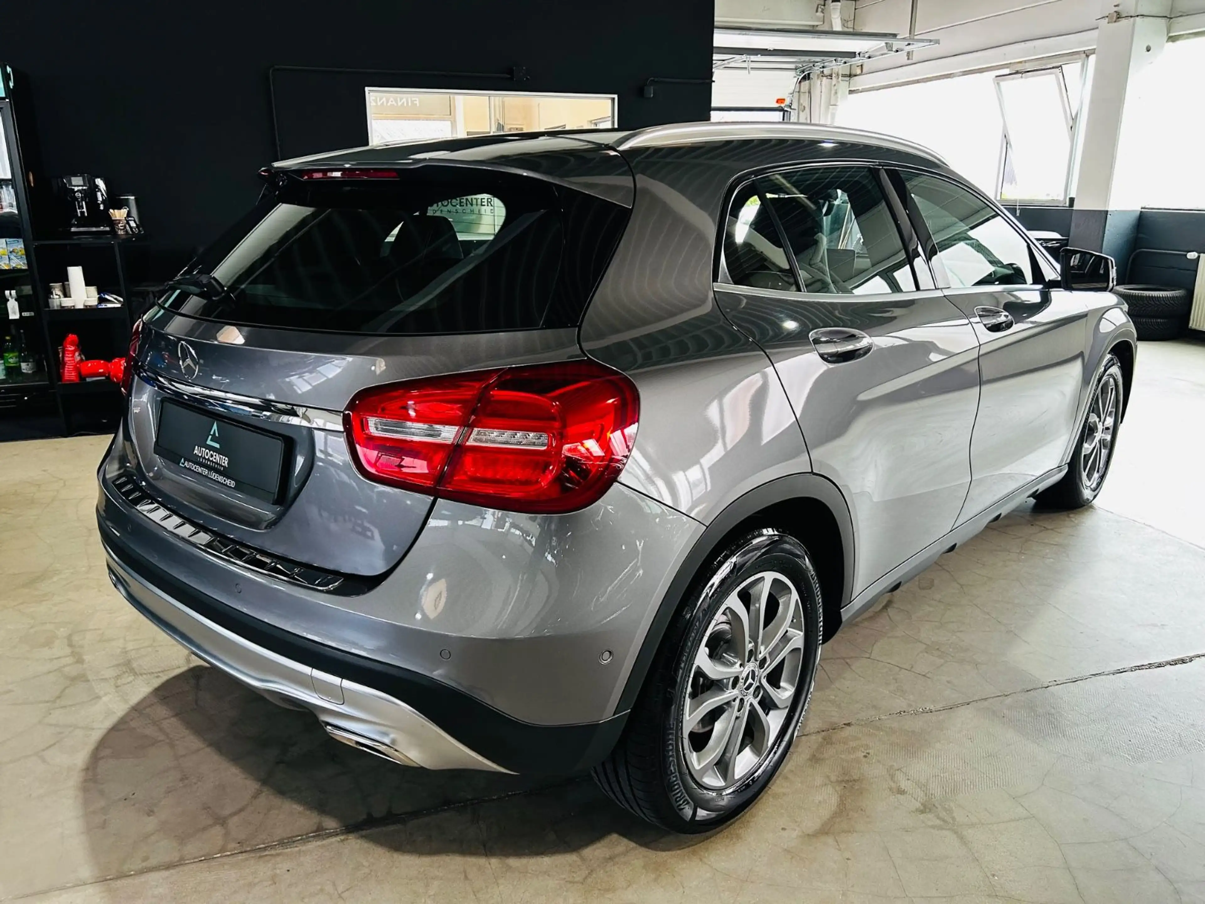 Mercedes-Benz GLA 180 *Navi*BiXenon*Shz*Sportsitze* — photo 6