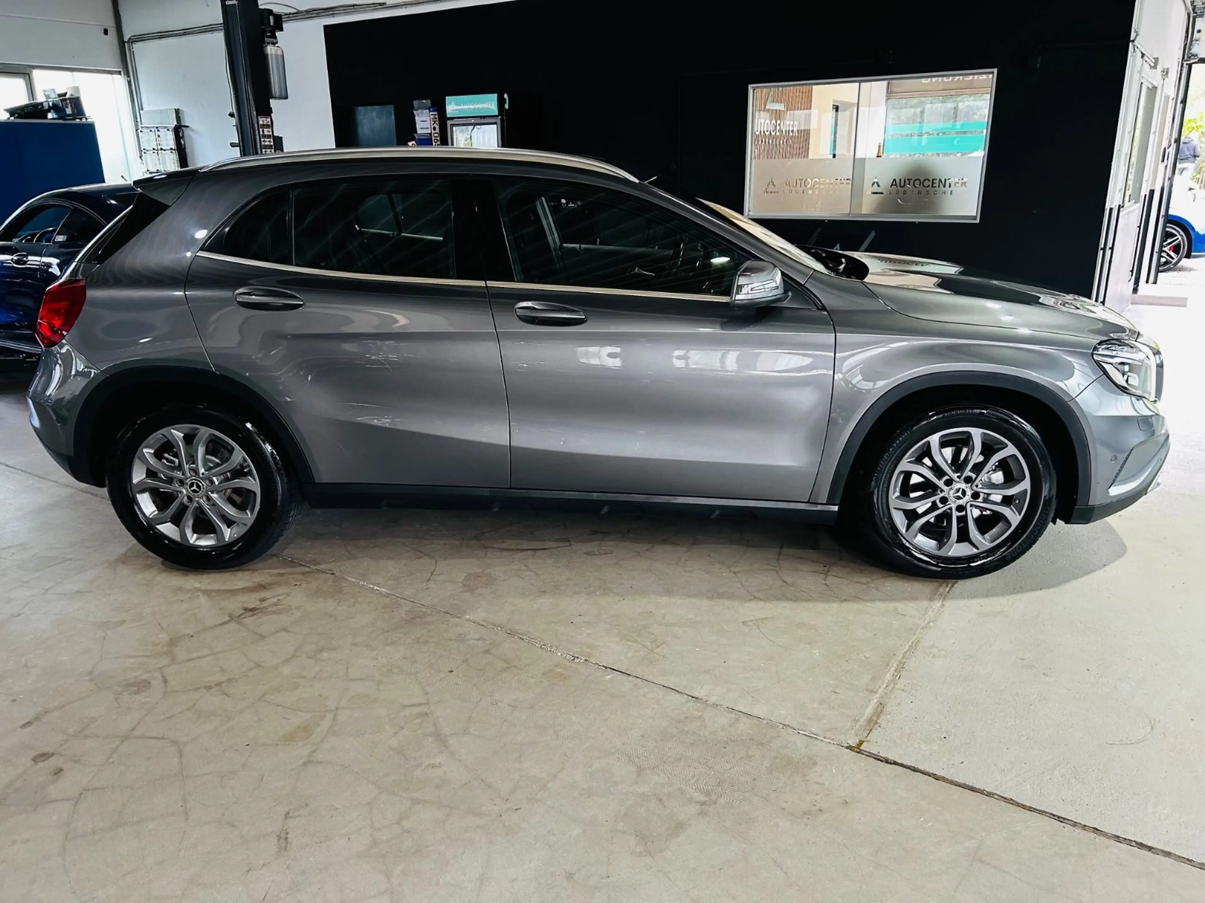 Mercedes-Benz GLA 180 *Navi*BiXenon*Shz*Sportsitze* — photo 7