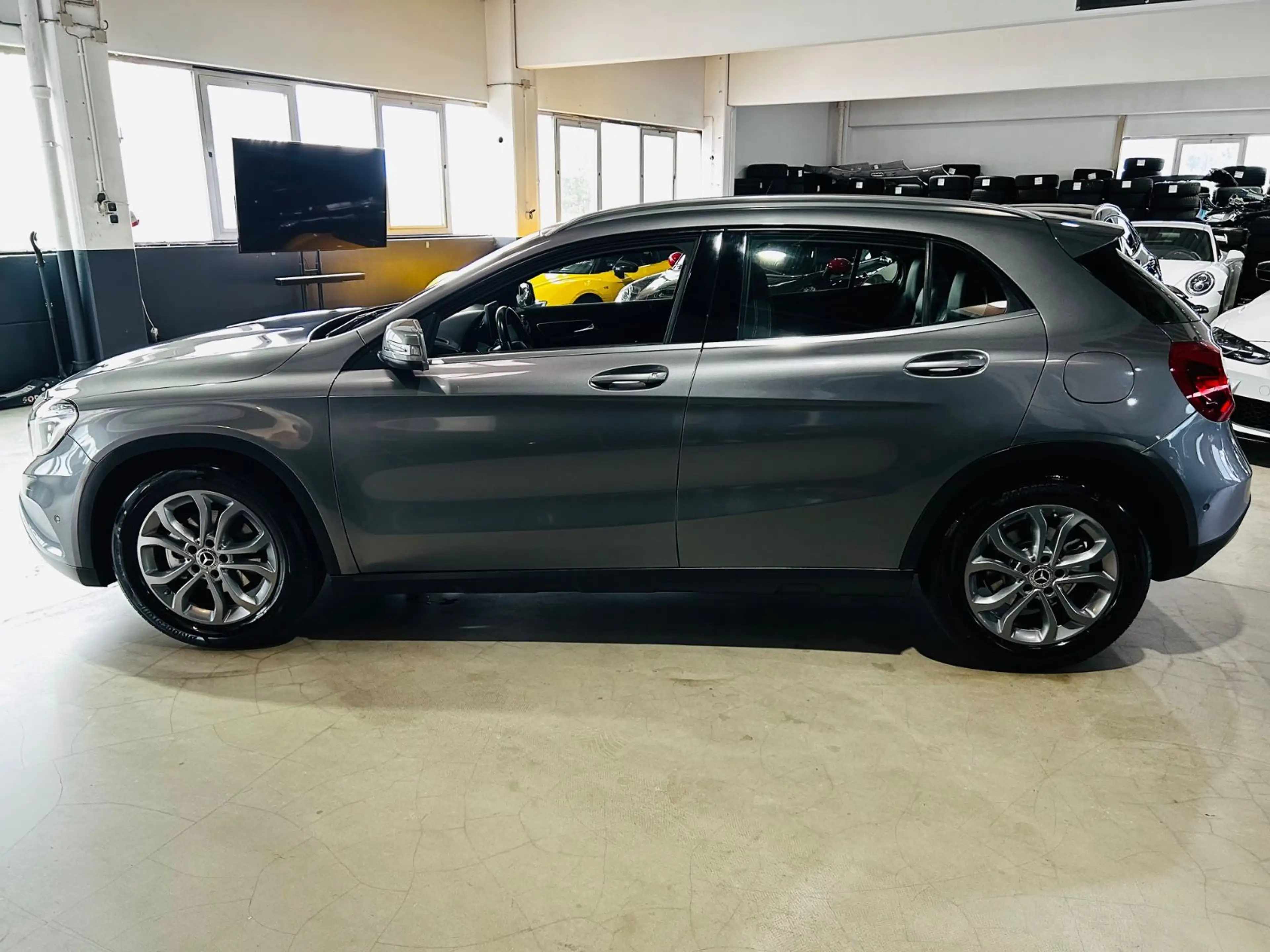 Mercedes-Benz GLA 180 *Navi*BiXenon*Shz*Sportsitze* — photo 3