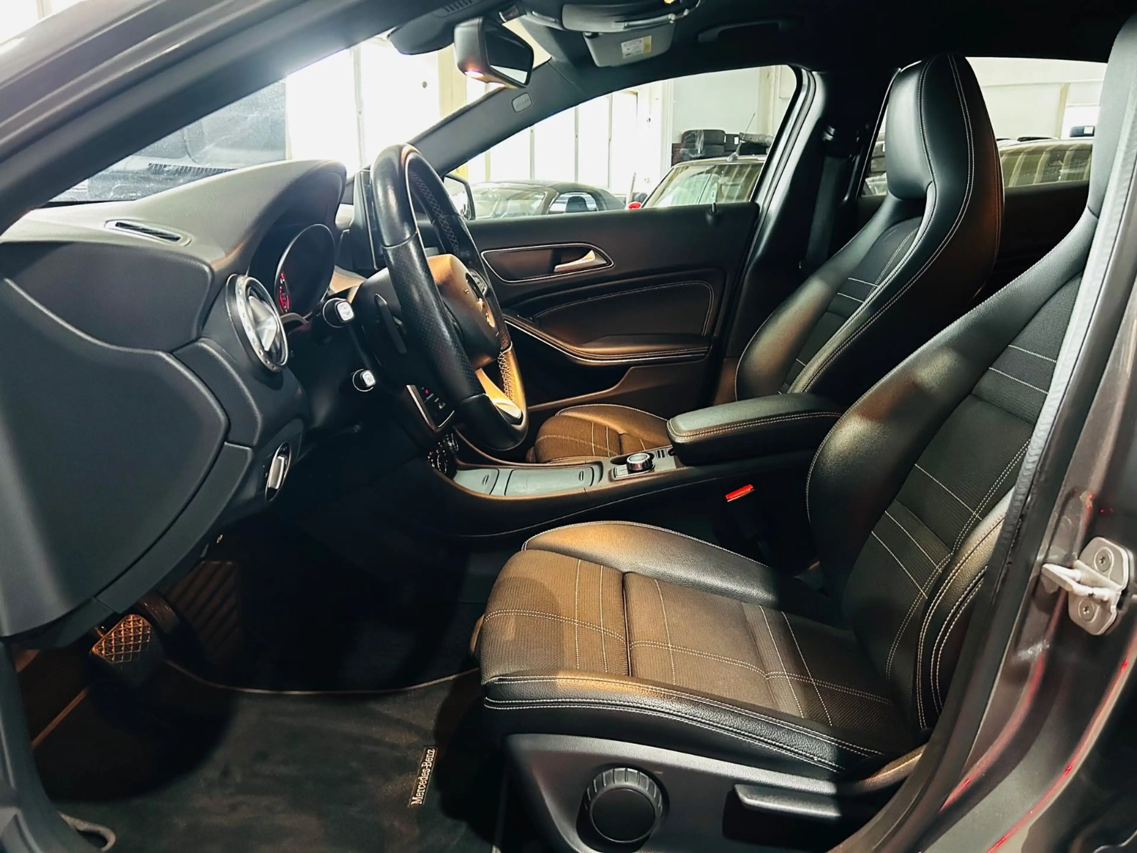 Mercedes-Benz GLA 180 *Navi*BiXenon*Shz*Sportsitze* — photo 11
