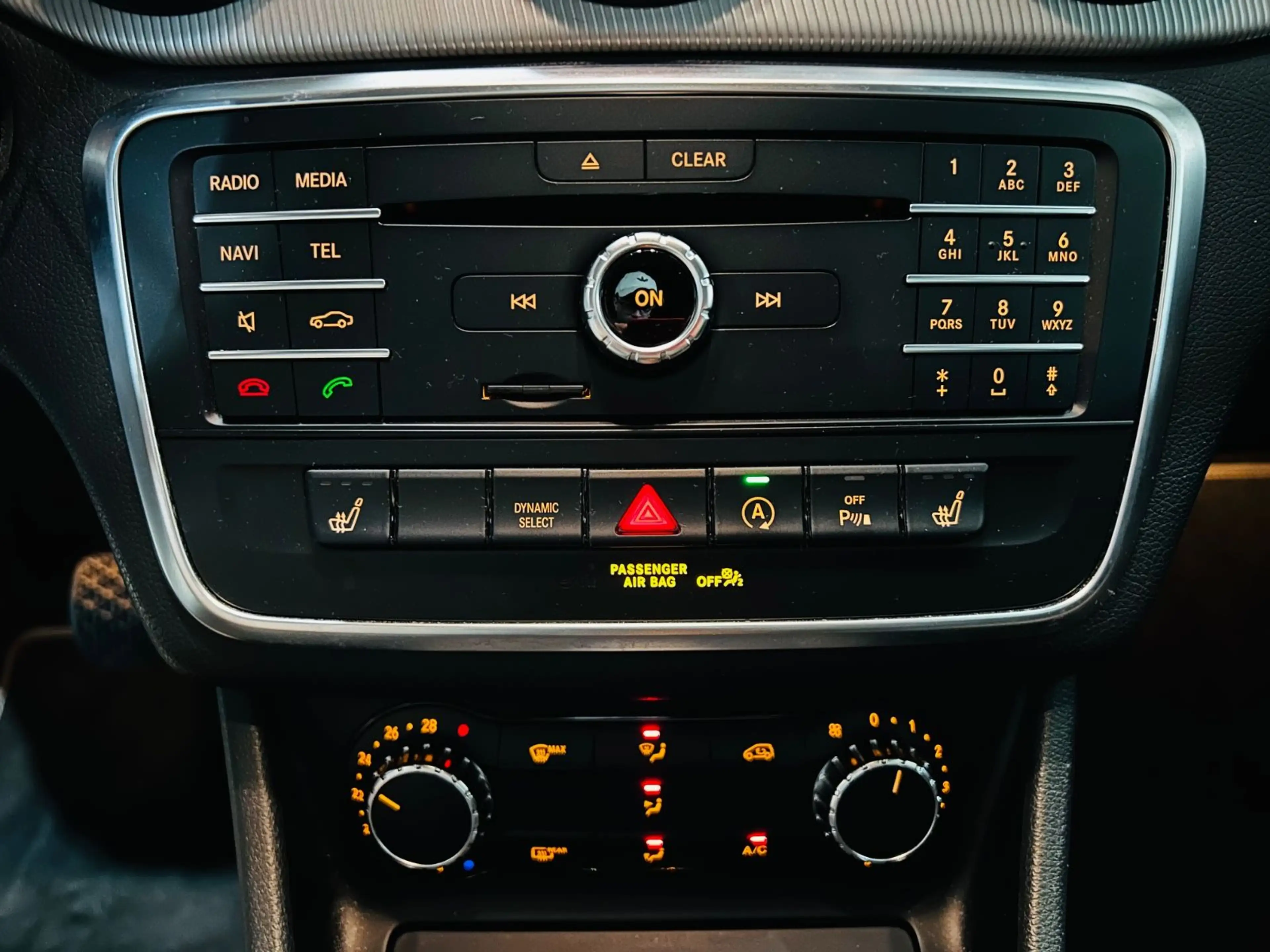 Mercedes-Benz GLA 180 *Navi*BiXenon*Shz*Sportsitze* — photo 14