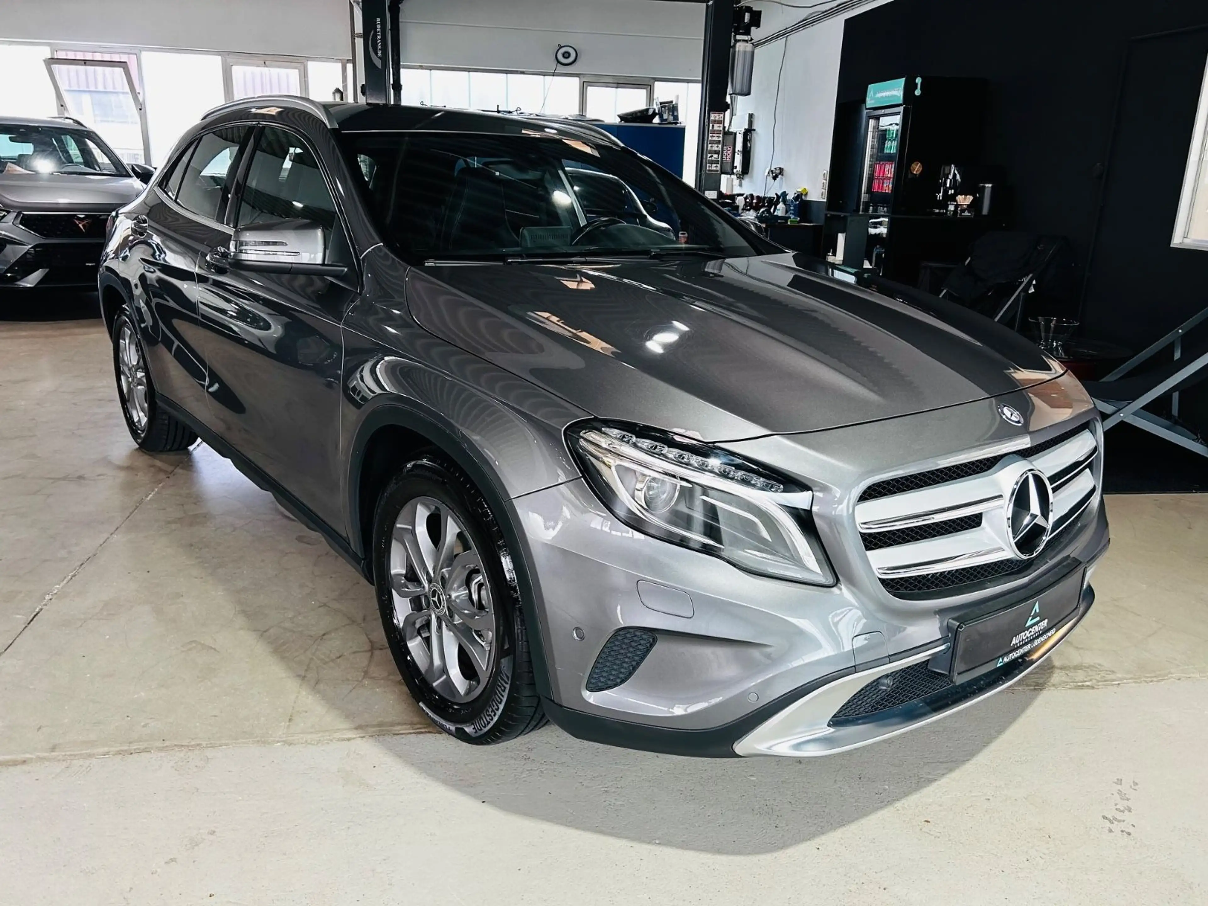 Mercedes-Benz GLA 180 *Navi*BiXenon*Shz*Sportsitze* — photo 8