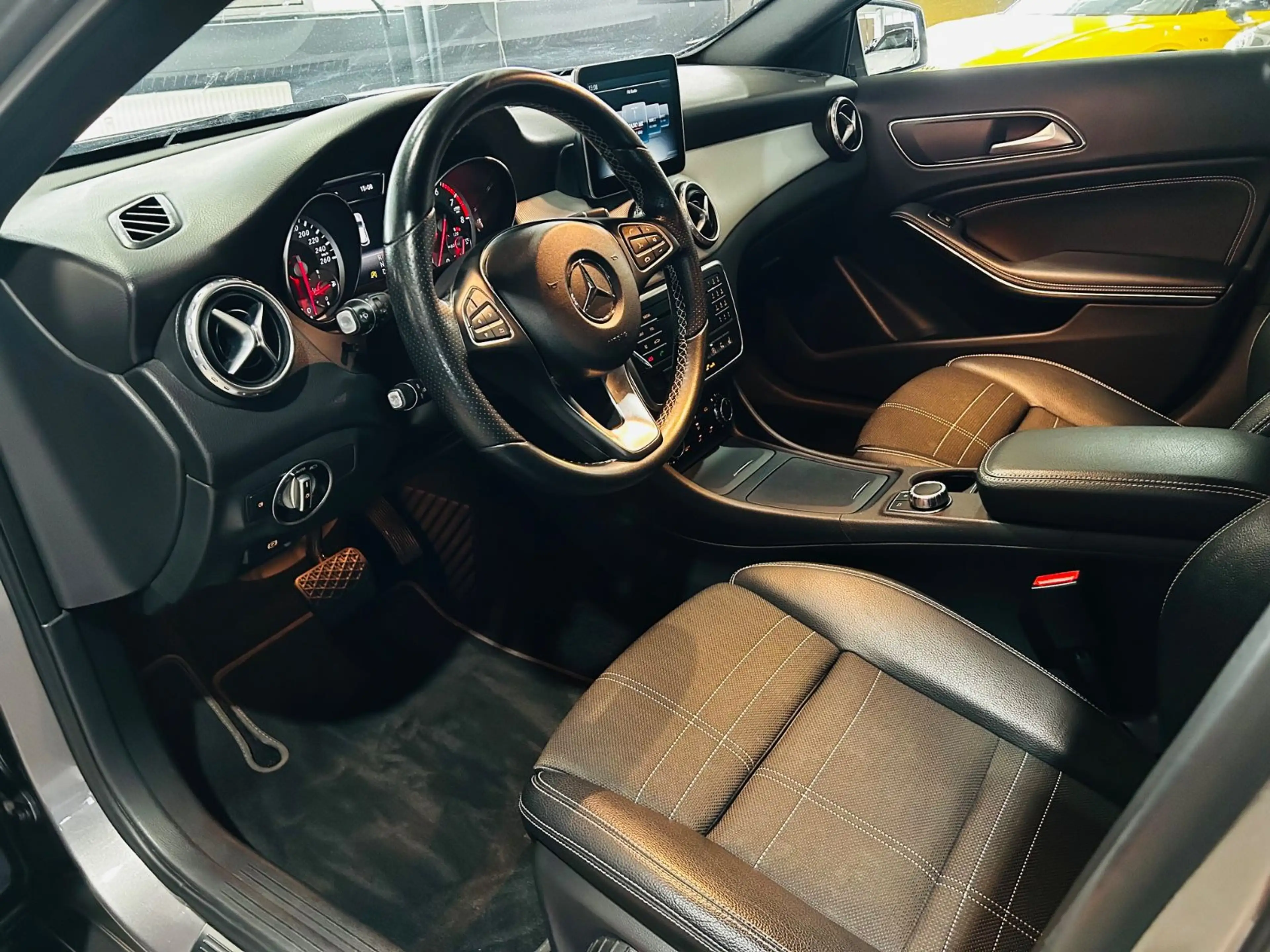 Mercedes-Benz GLA 180 *Navi*BiXenon*Shz*Sportsitze* — photo 10