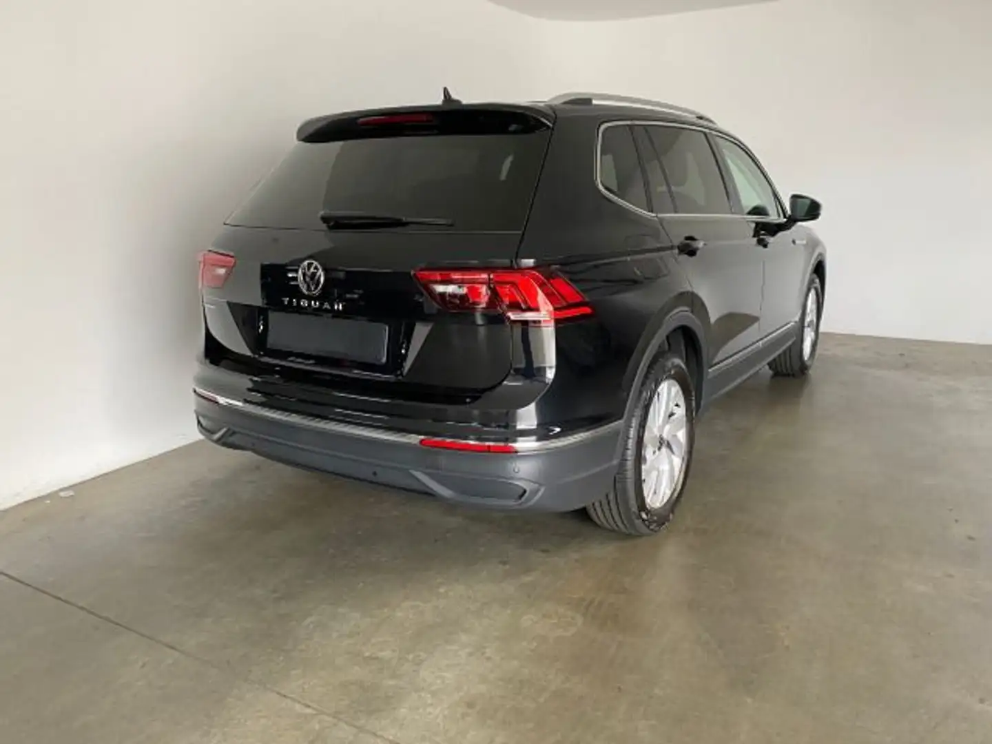 Volkswagen Tiguan Allspace Life 2.0 TDI DSG 7-Sitzer AHK+NA Schwarz - 2