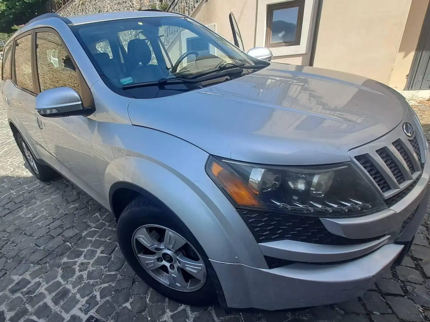 Mahindra XUV500 XUV500 2.2 16v W8 AWD 7 posti Silber - 1