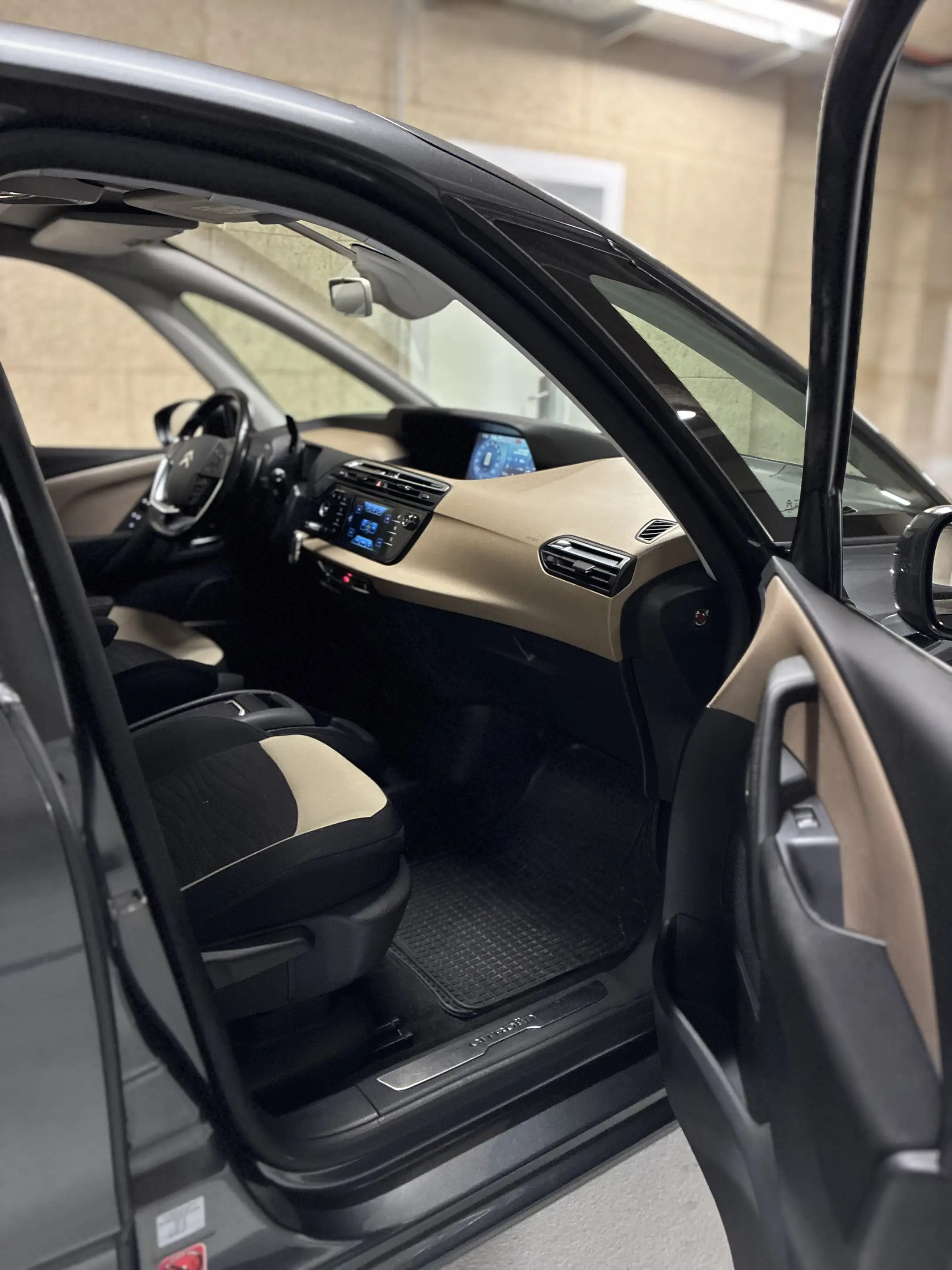 Citroen C4 Picasso e-HDi 115 ETG6 Intensive — photo 10