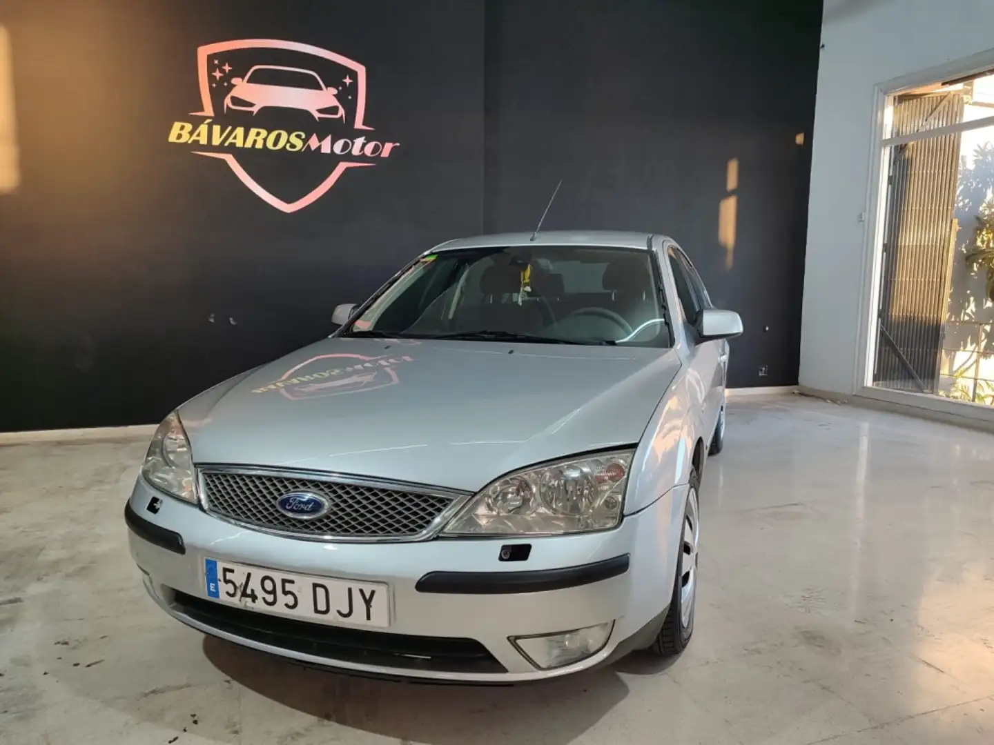Ford Mondeo 2.0 TDCi Futura 115 srebrna - 2