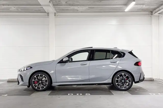 BMW 1 Series view 2