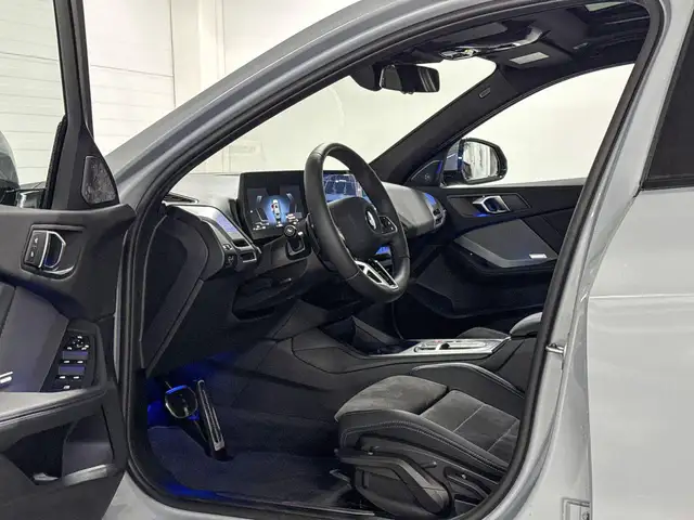 BMW 1 Series view 8
