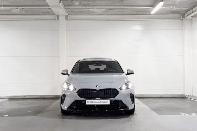 BMW 1 Series view 5