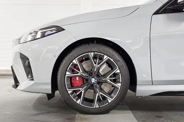 BMW 1 Series view 4