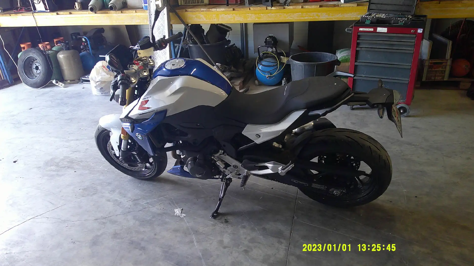 BMW F 900 R - 1