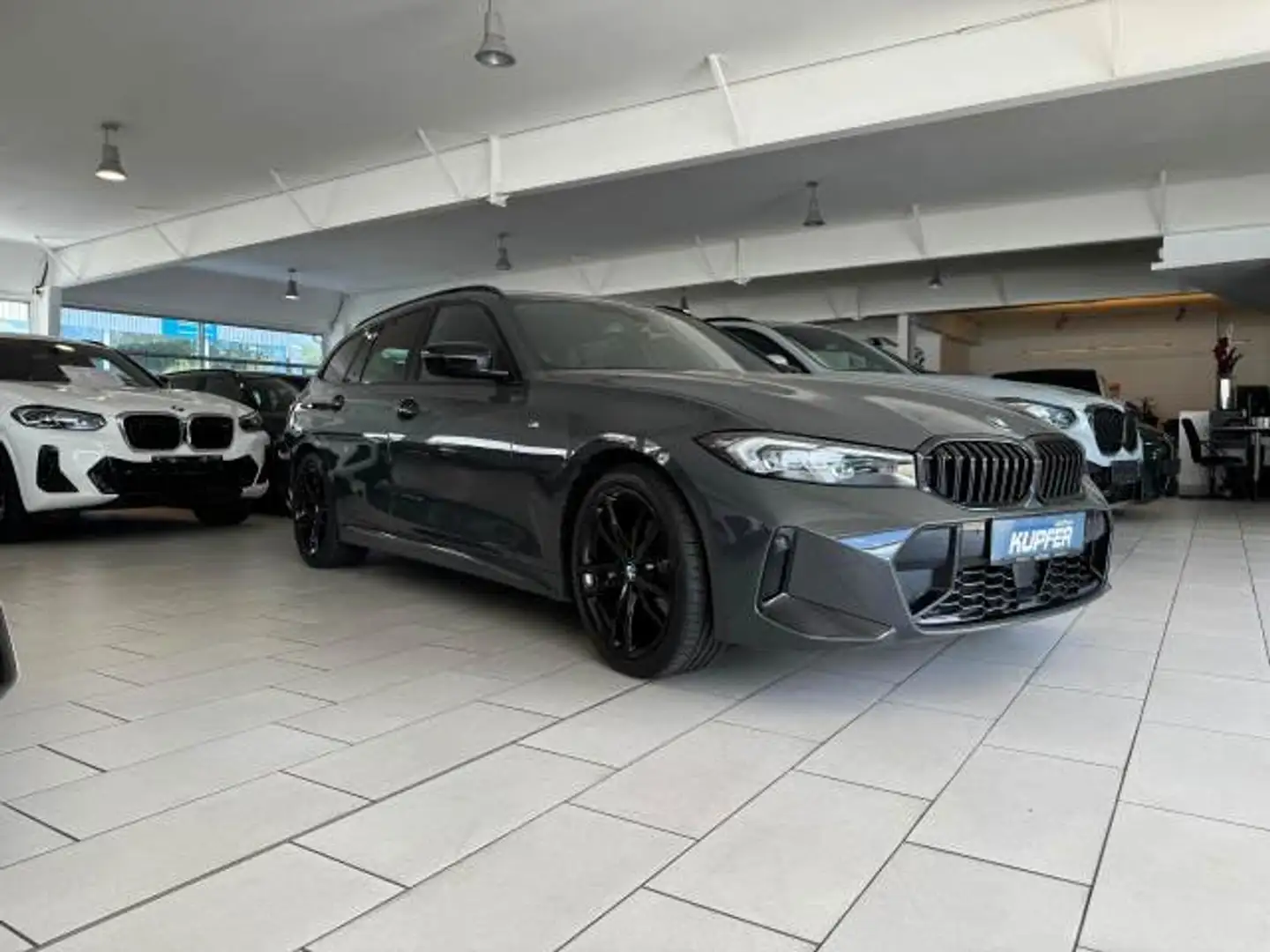 BMW 320 d xDrive Tour M Sport AHK*ACC°Pano-Winterpak Grau - 2