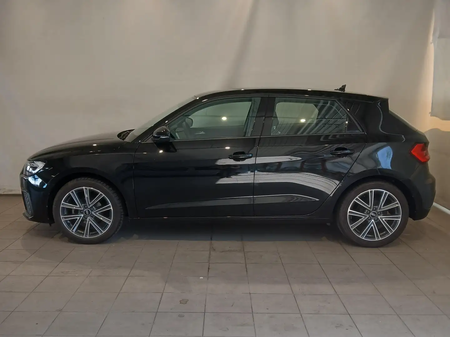 Audi A1 25 TFSI intense Schwarz - 2