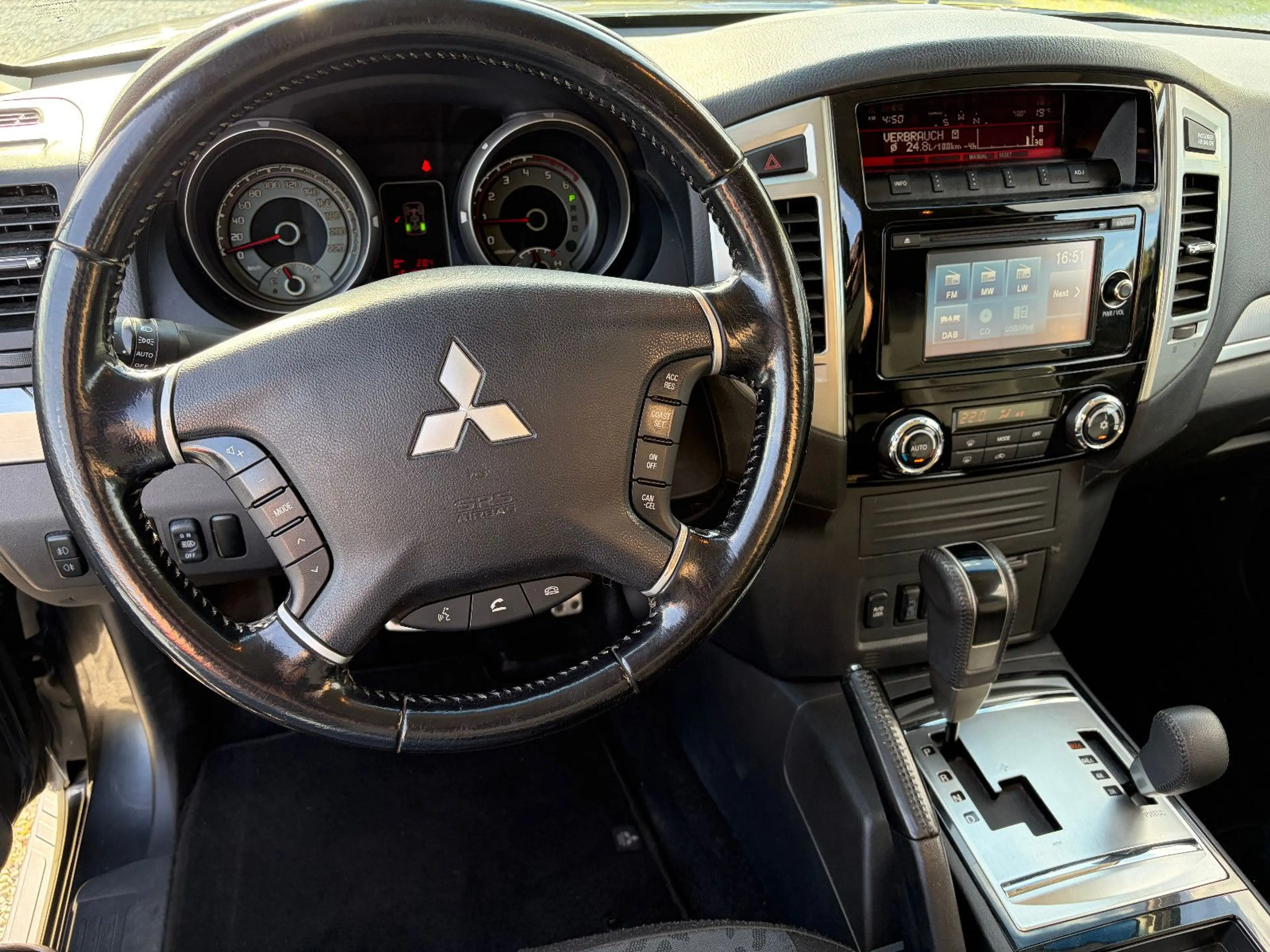 Mitsubishi Pajero 3.2 DI-D Plus 3-Türer Automatik — photo 9
