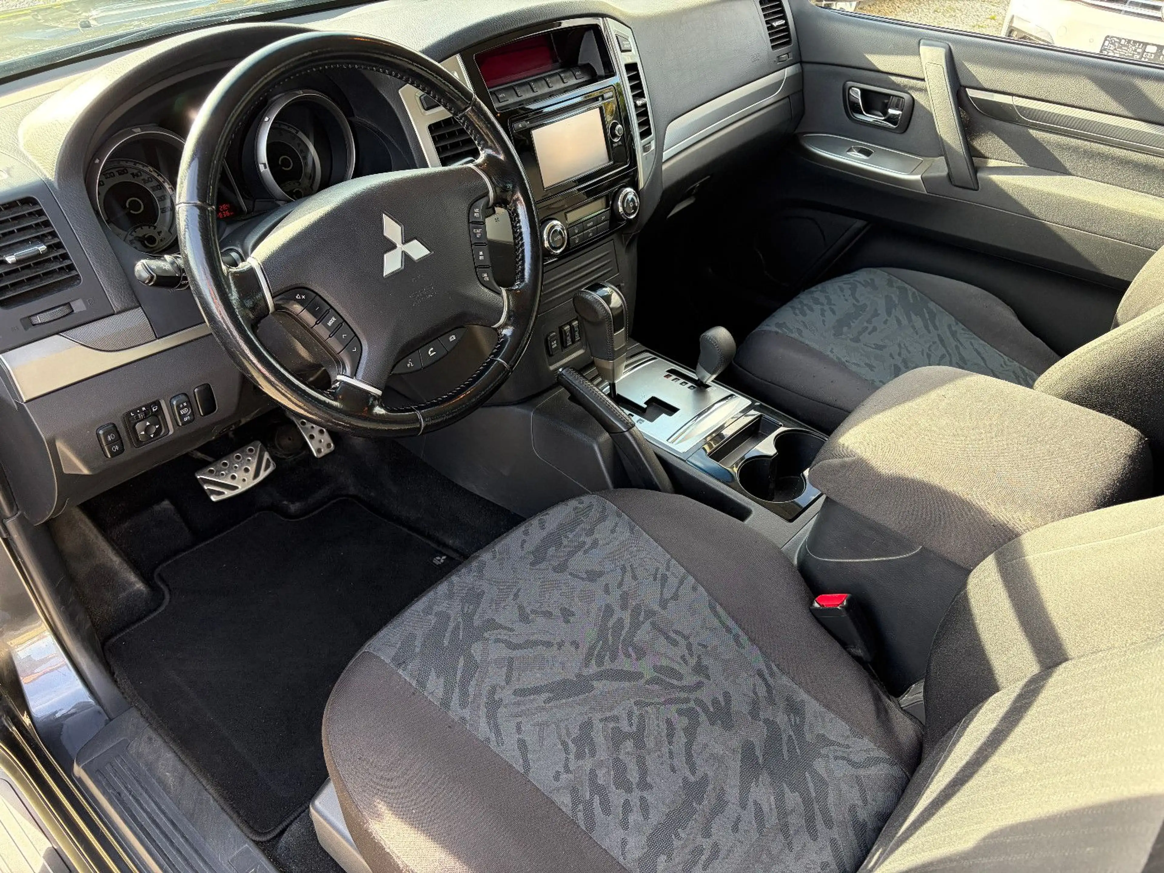 Mitsubishi Pajero 3.2 DI-D Plus 3-Türer Automatik — photo 7