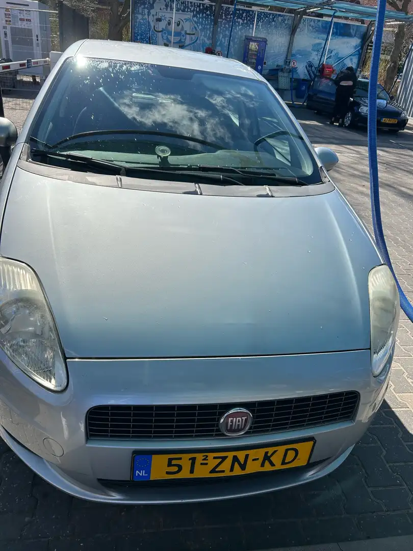 Fiat Punto 1.4 Dynamic Grijs - 1