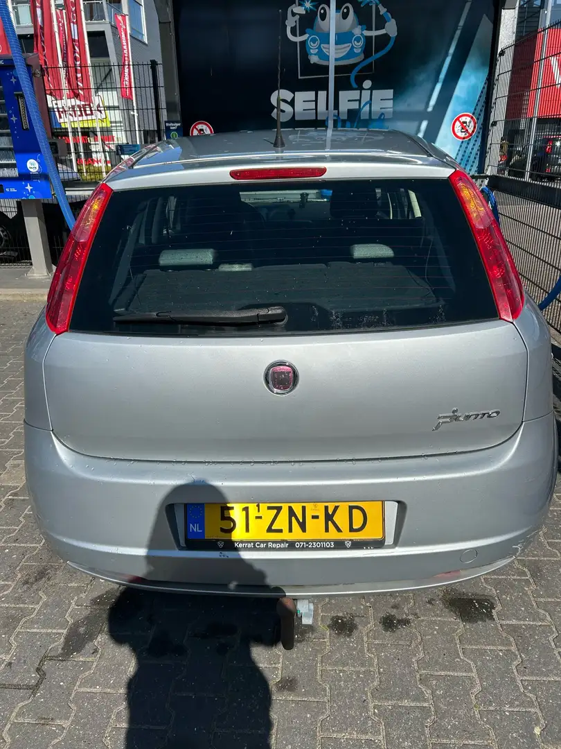 Fiat Punto 1.4 Dynamic Grijs - 2