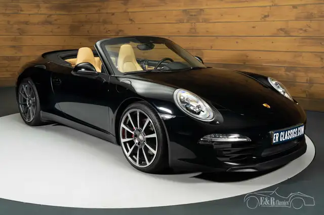 Porsche 911 view 3
