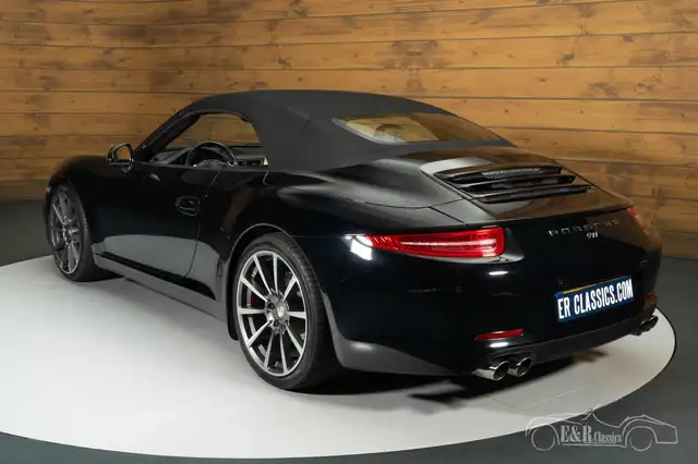 Porsche 911 view 4