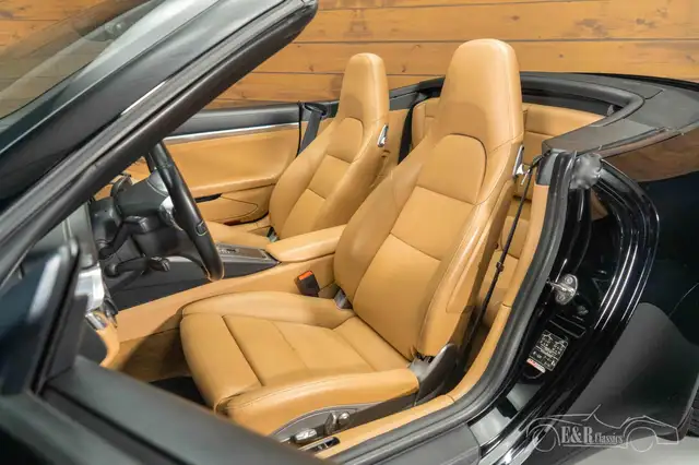 Porsche 911 view 13